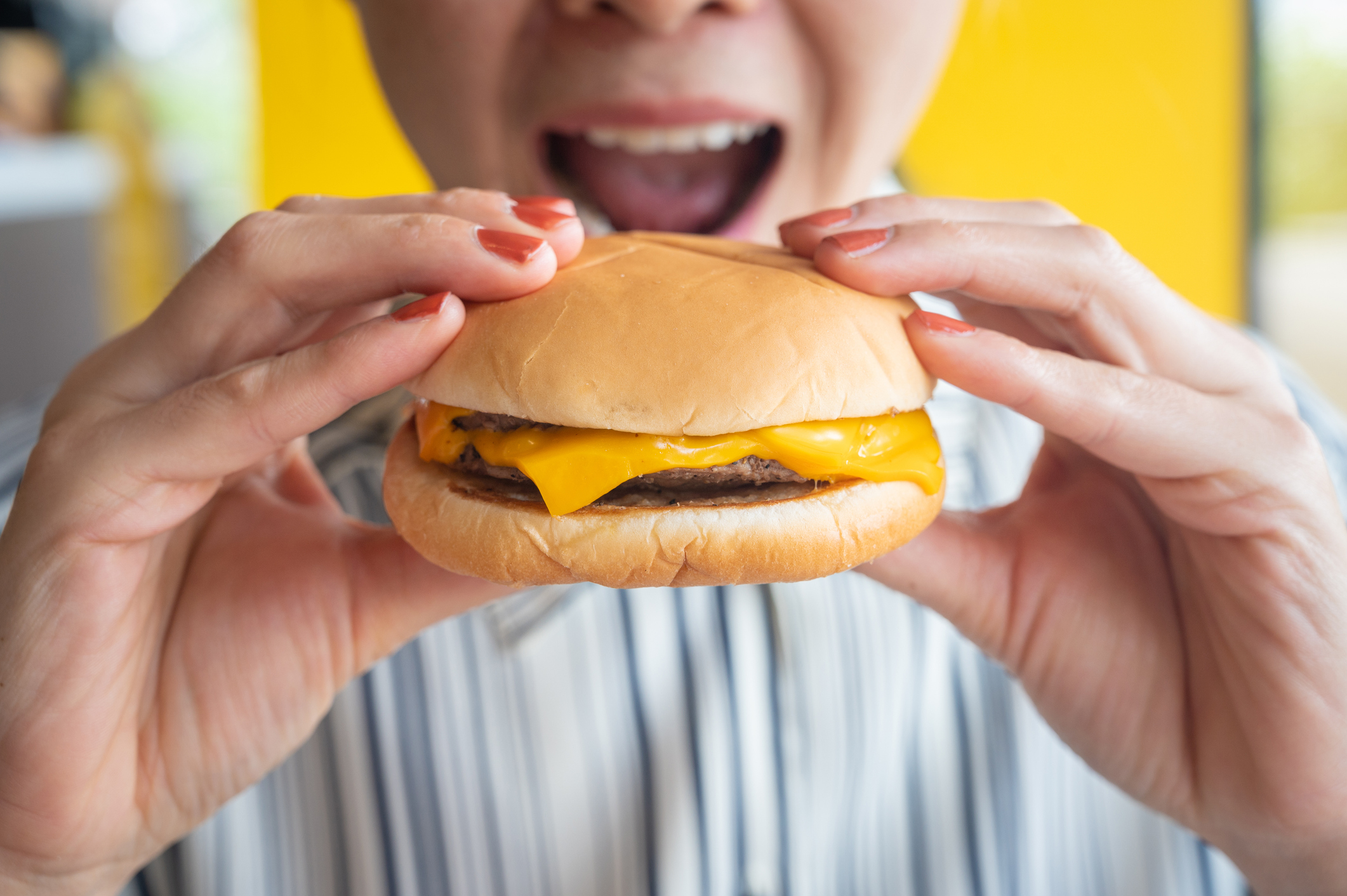 Which cheeseburger is cheaper when it comes to delivery - DoorDash or Uber Eats? Photo / Getty Images