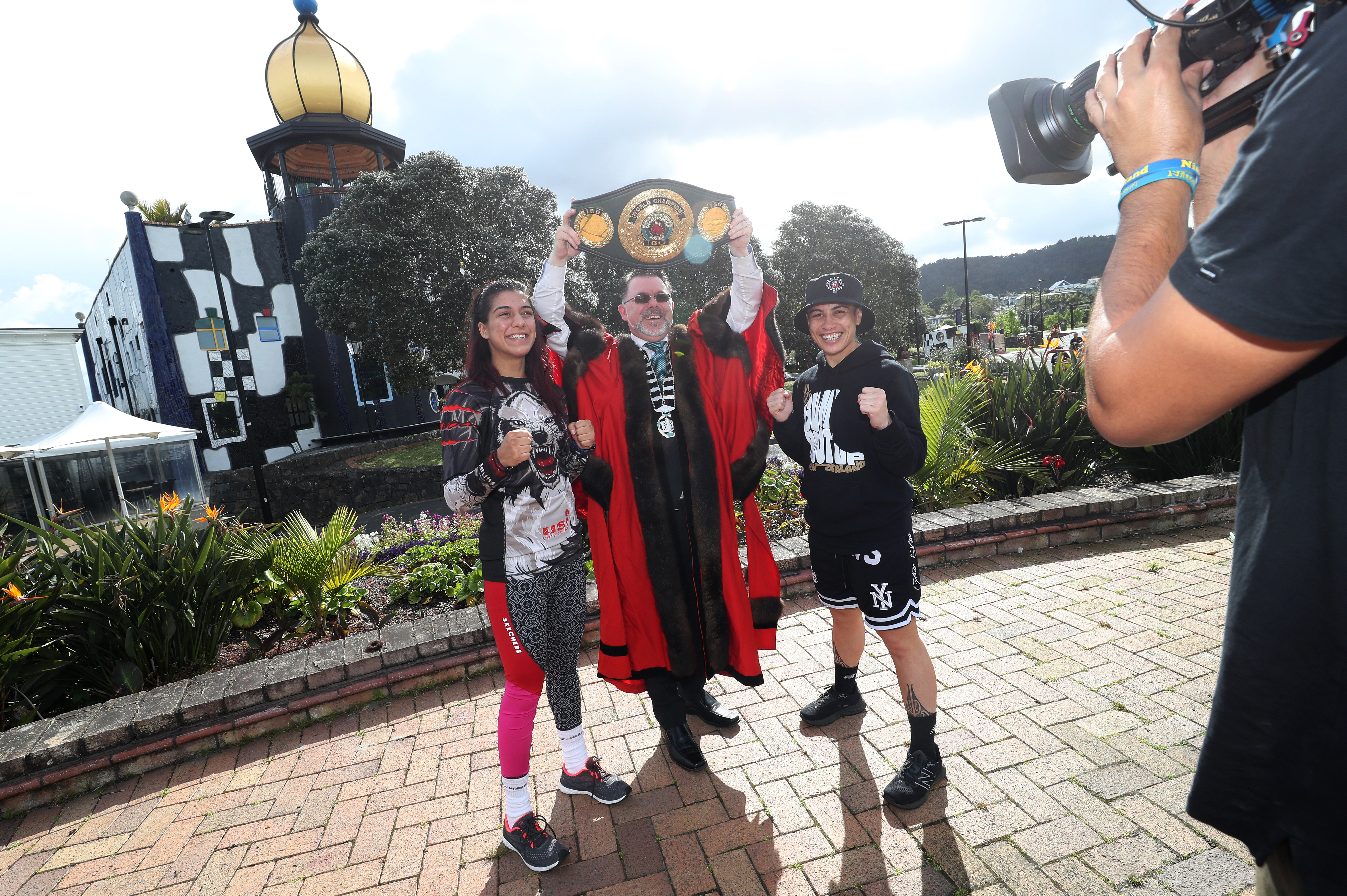 Boxers Chandni Mehra (left) and Mea Motu with Whangārei Mayor Vince Coccurullo at the Town Basin.  Photo / Michael Cunningham