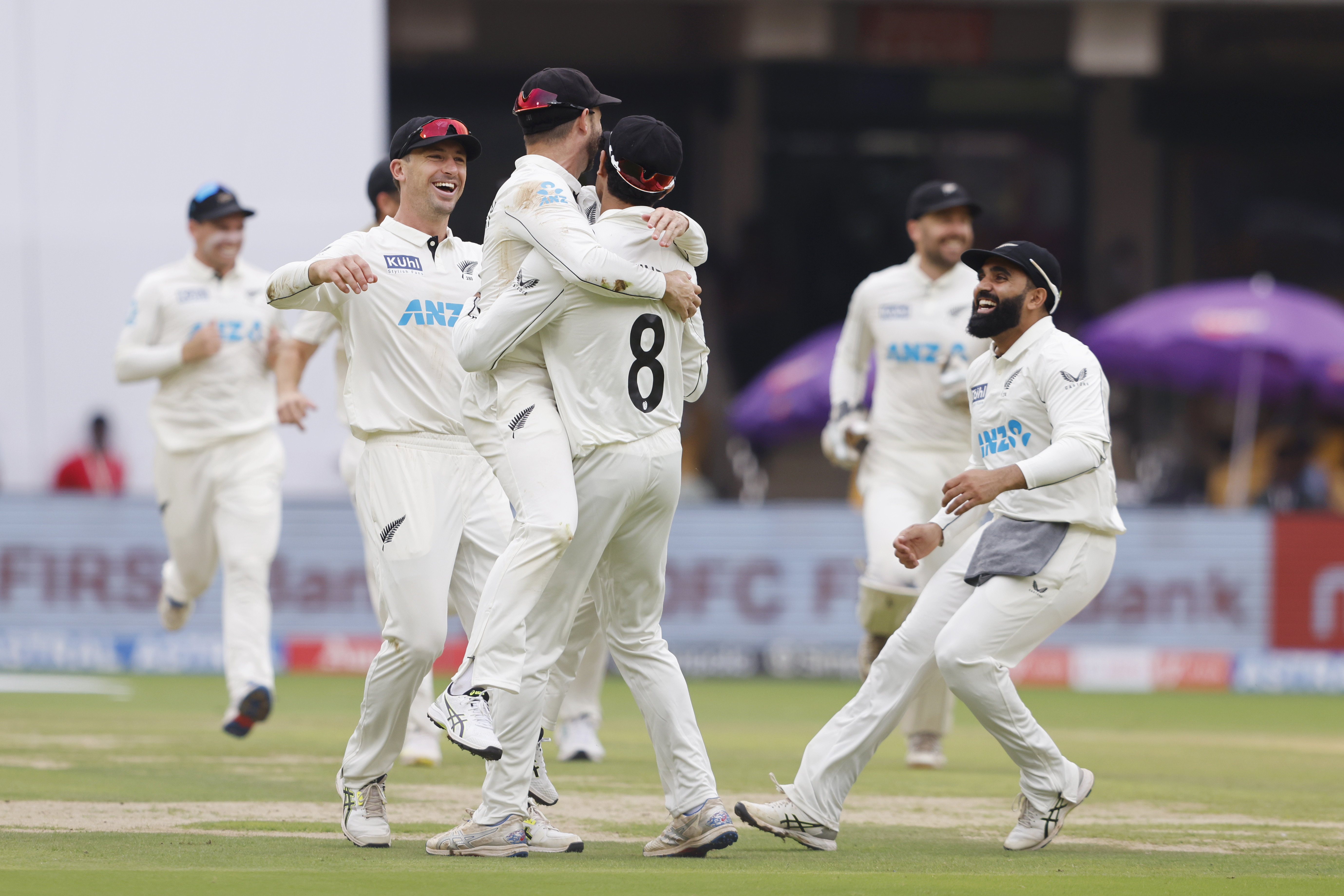 New Zealand celebrate the wicket Sarfaraz Khan. Photo / Photosport