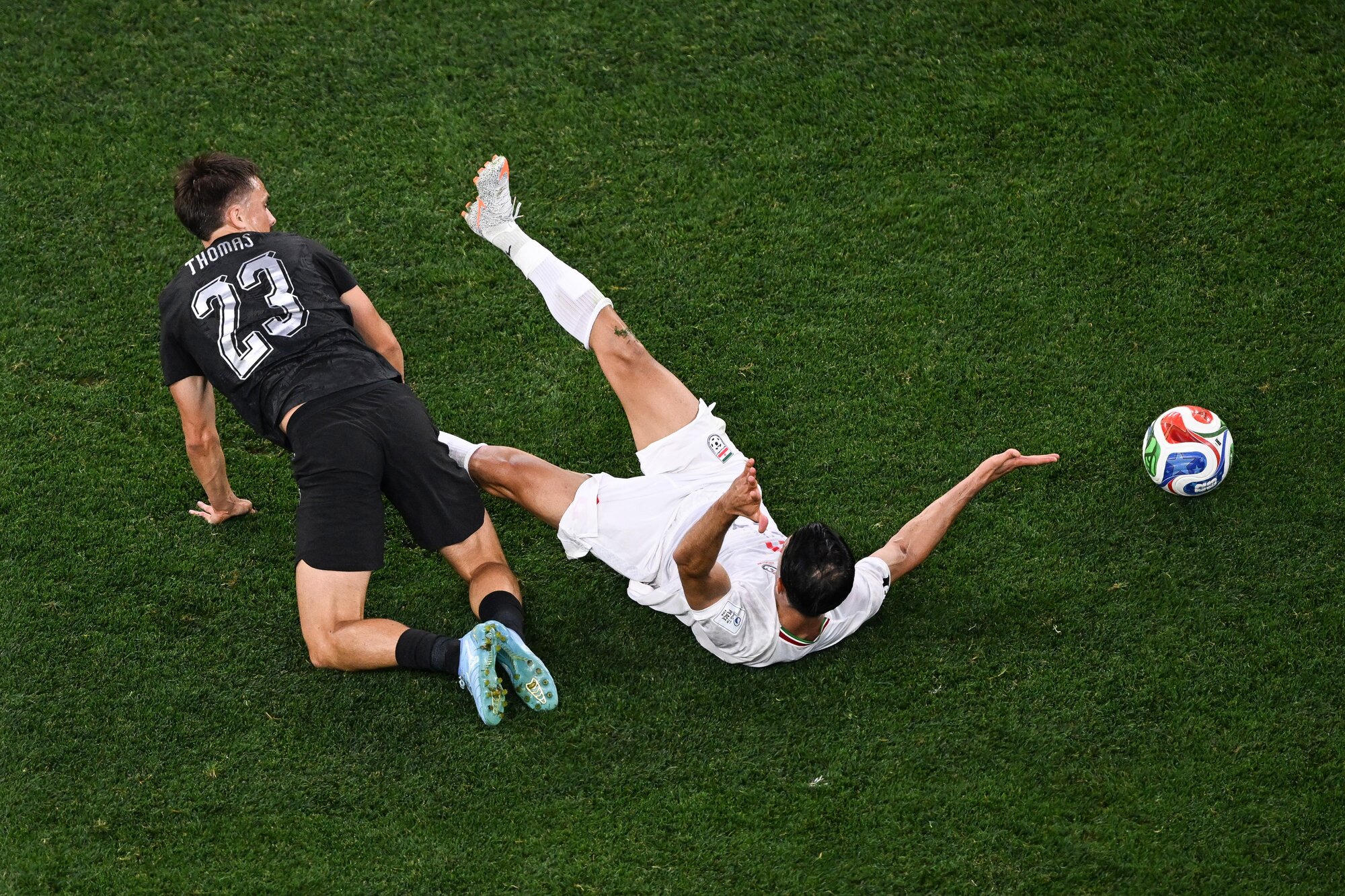 Ryan Thomas tangles with Iran's Ali Alipour. Photo / Photosport