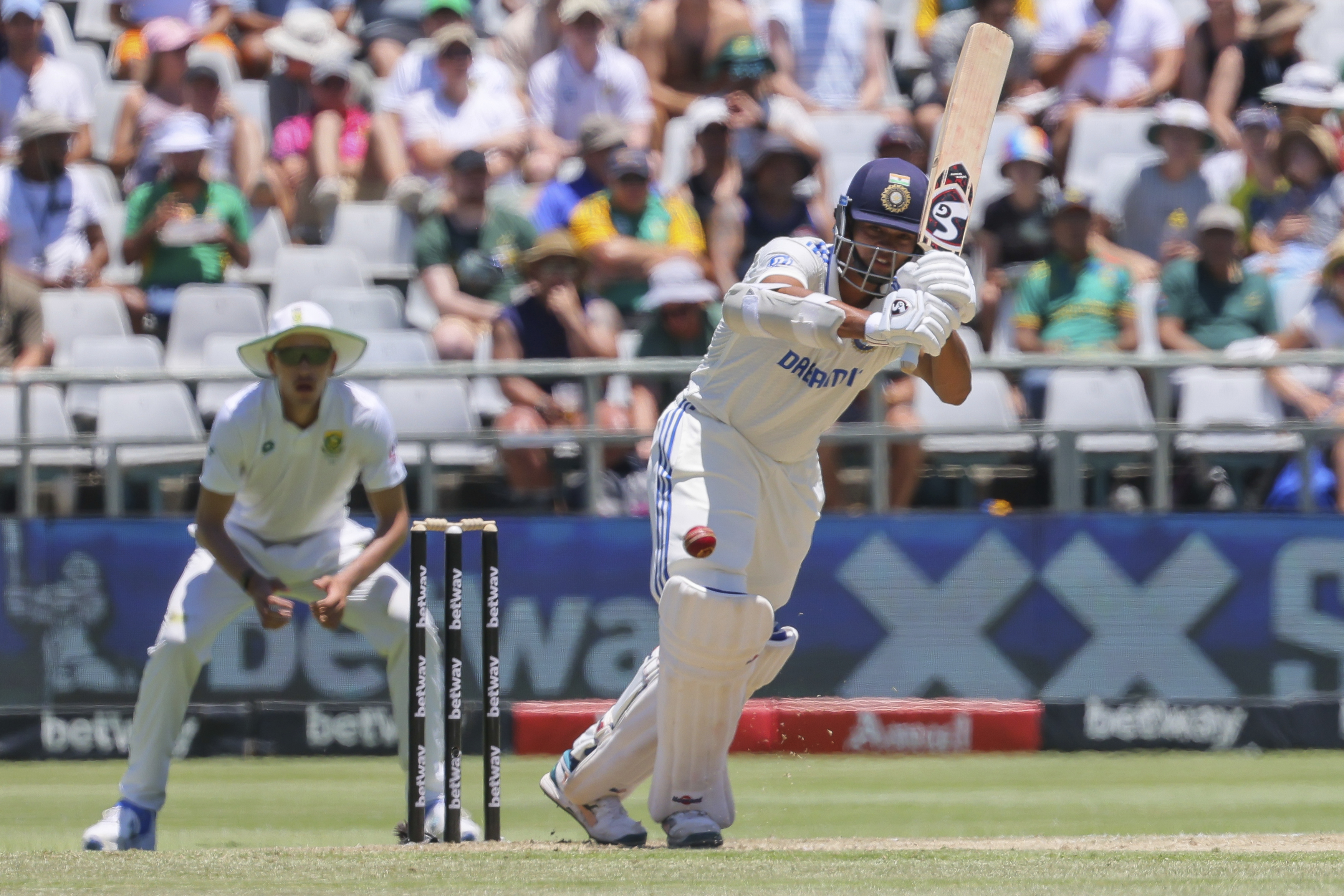 India wins second test by 106 runs over England to level 5-test series at  1-1