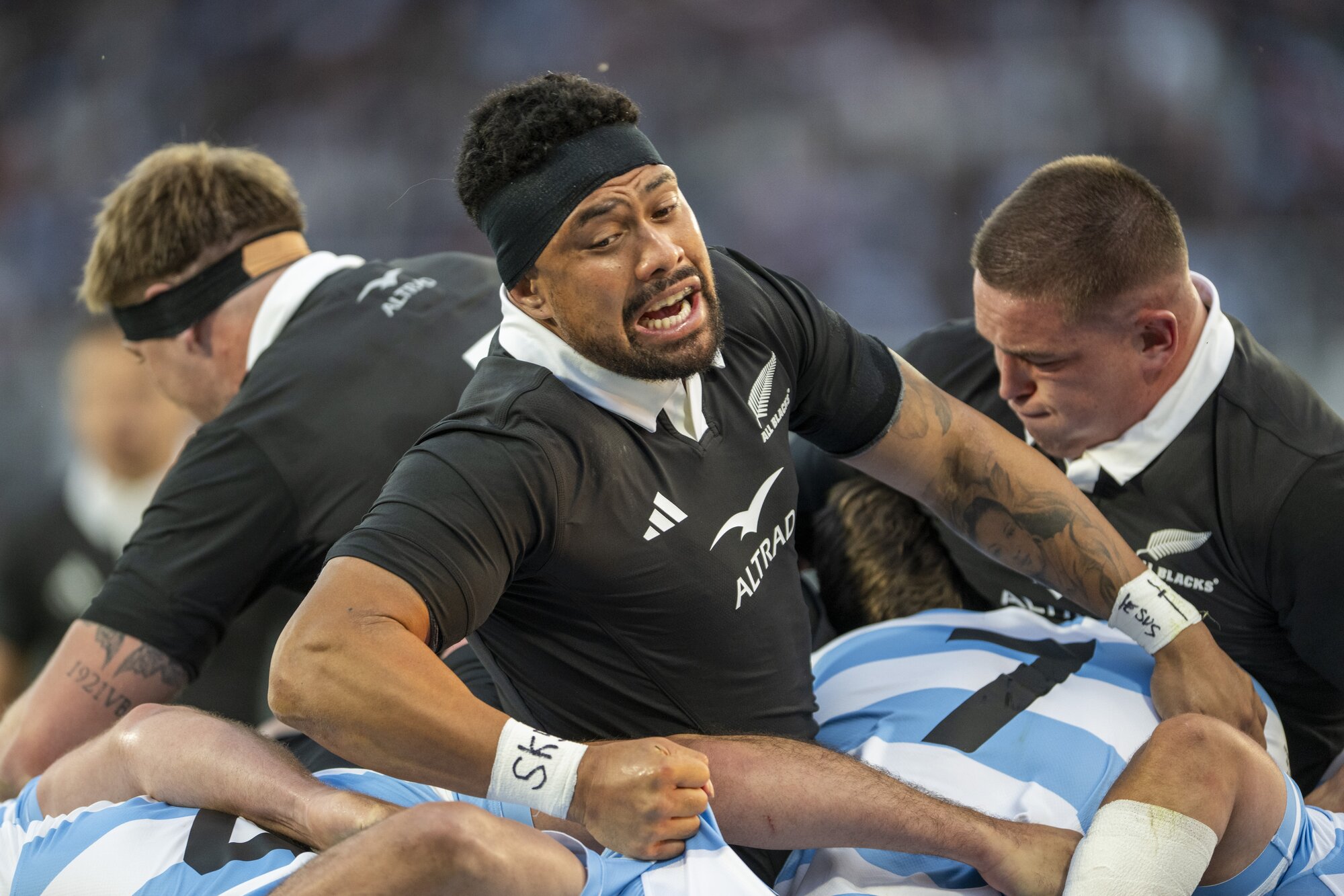 Ardie Savea gets to grips with the Argentinian pack in Cordoba. Photo / SmartFrame