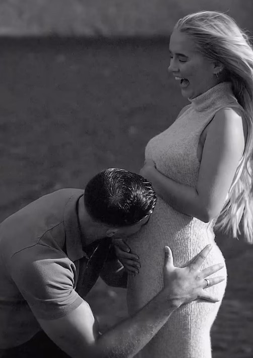 Tommy Fury kissed his girlfriend's pregnant belly. Photo / Instagram @mollymae