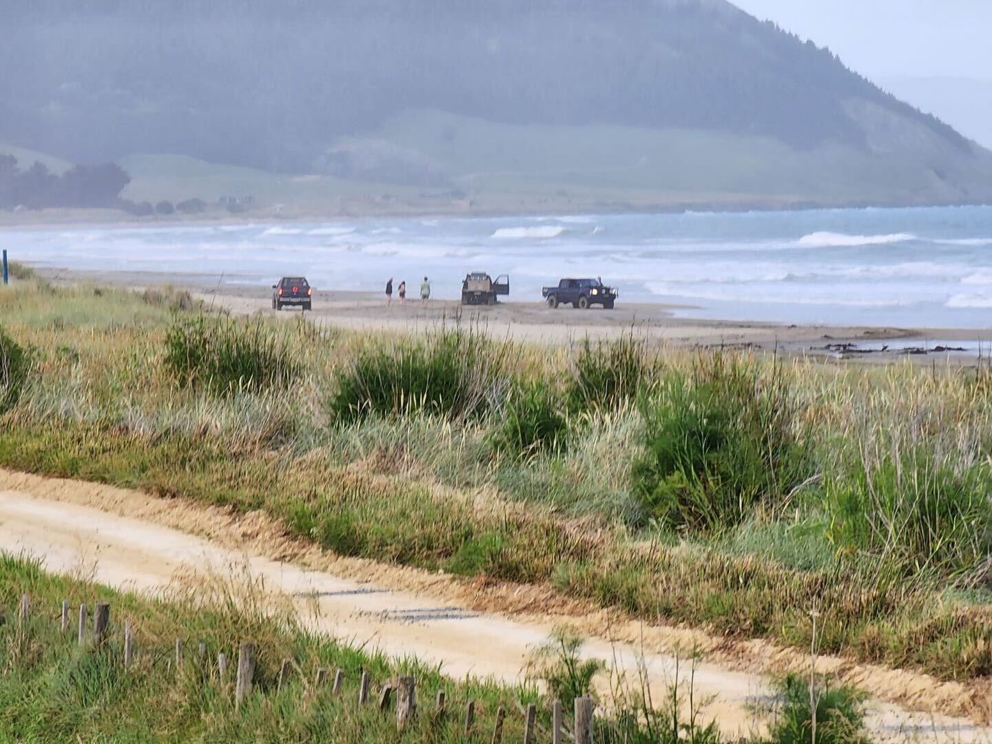 Residents say vehicles were unable to leave Waimārama Beach because the exit was blocked and the tide was too high to get to the next exit. Photo / Anne Gibbs