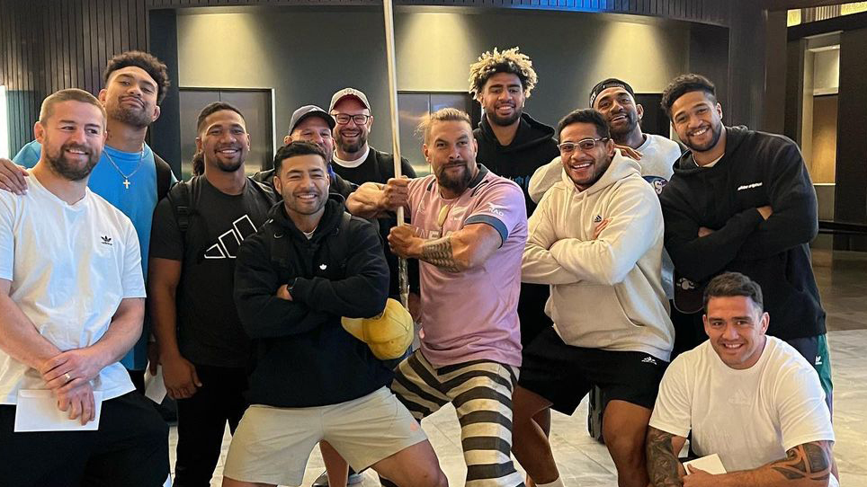 The Hollywood star Jason Momoa poses with the All Blacks. Photo / Instagram/@prideofgypsies