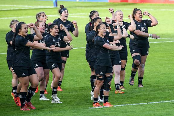 There could also be benefits for the Black Ferns in the deal. Photo / Photosport