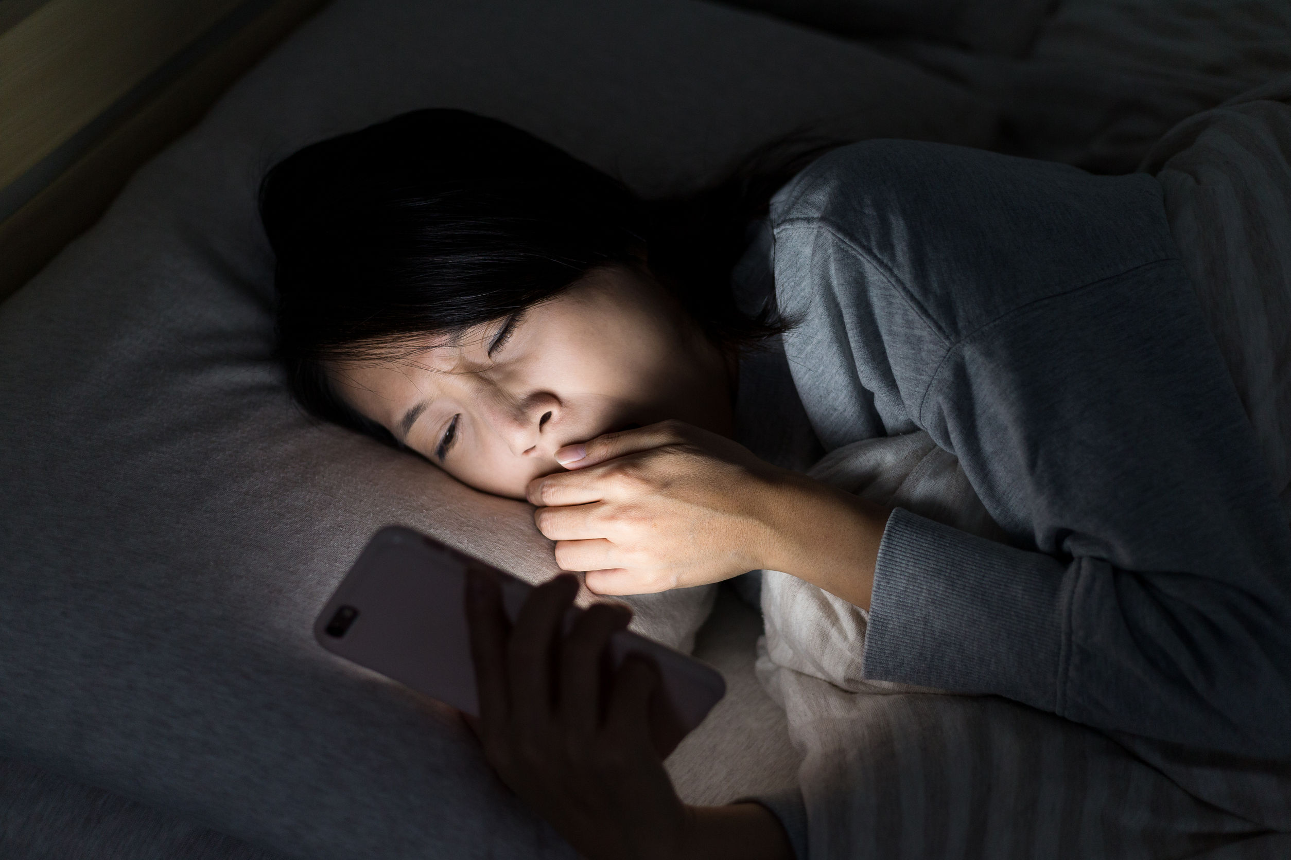Some 42 per cent of adults report using their phone or tablet after lights out, and it's having a big impact on their sleep, a new study has found. Photo/123rf