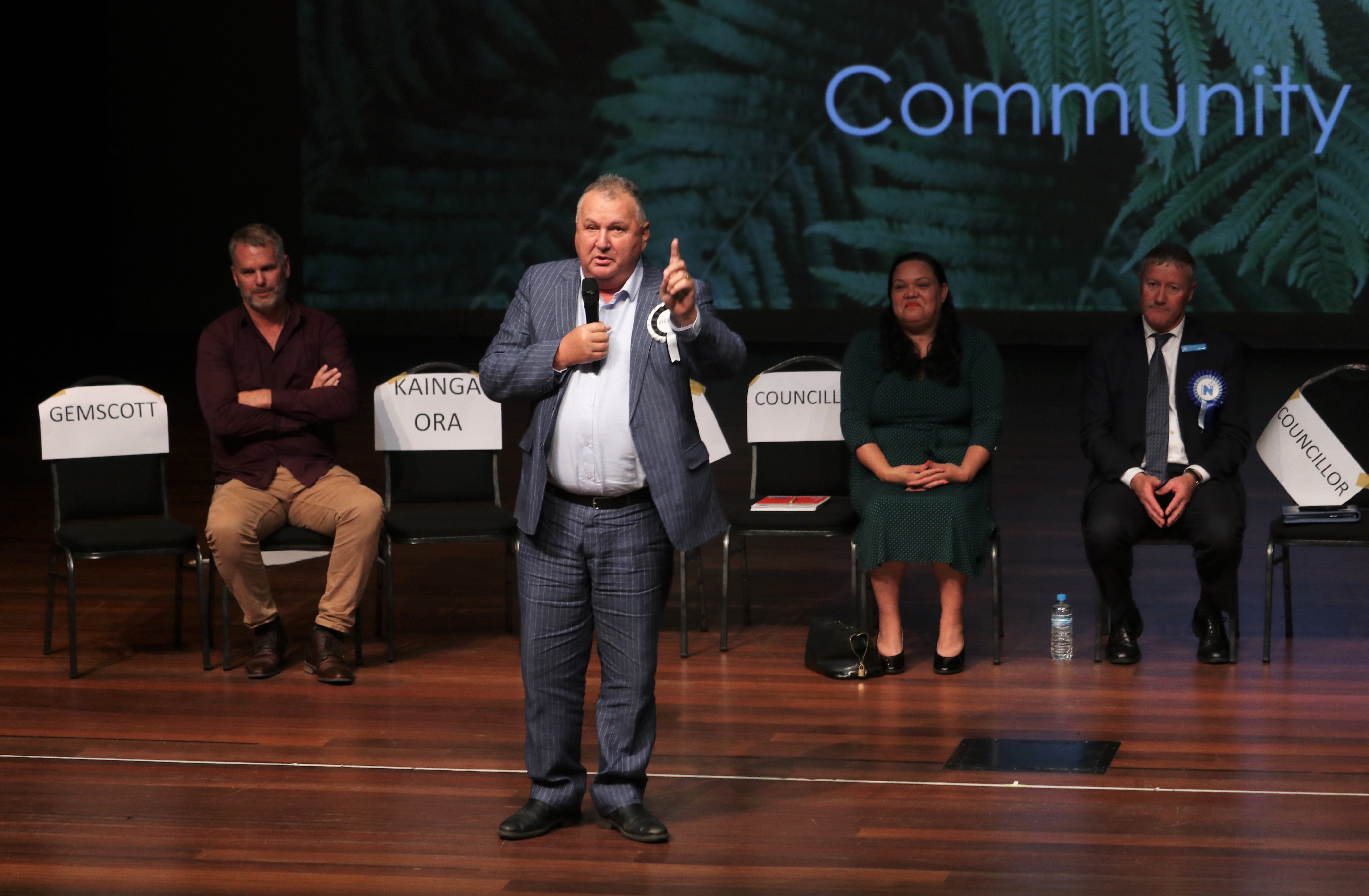 New Zealand First Northland candidate Shane Jones speaks during the public meeting. Photo / Peter de Graaf