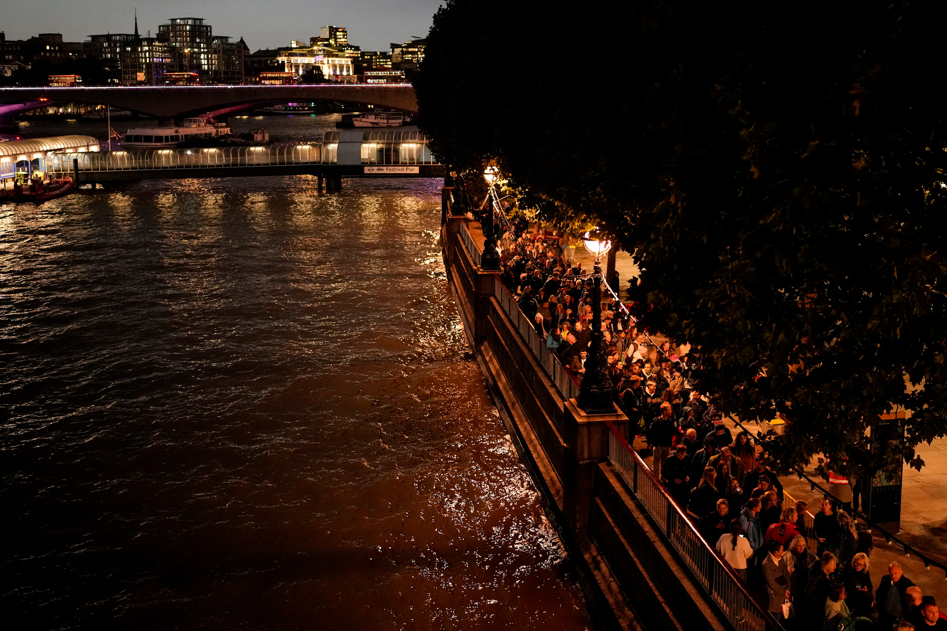 People wait in line to pay tribute to Queen Elizabeth II in London, on Sunday, the last day for viewing. Photo / AP