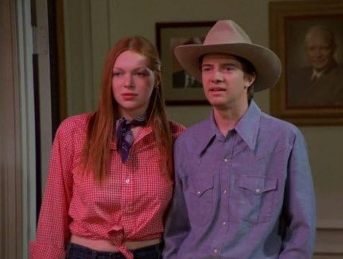 Laura Prepon and Topher Grace in That '70s Show (1998).