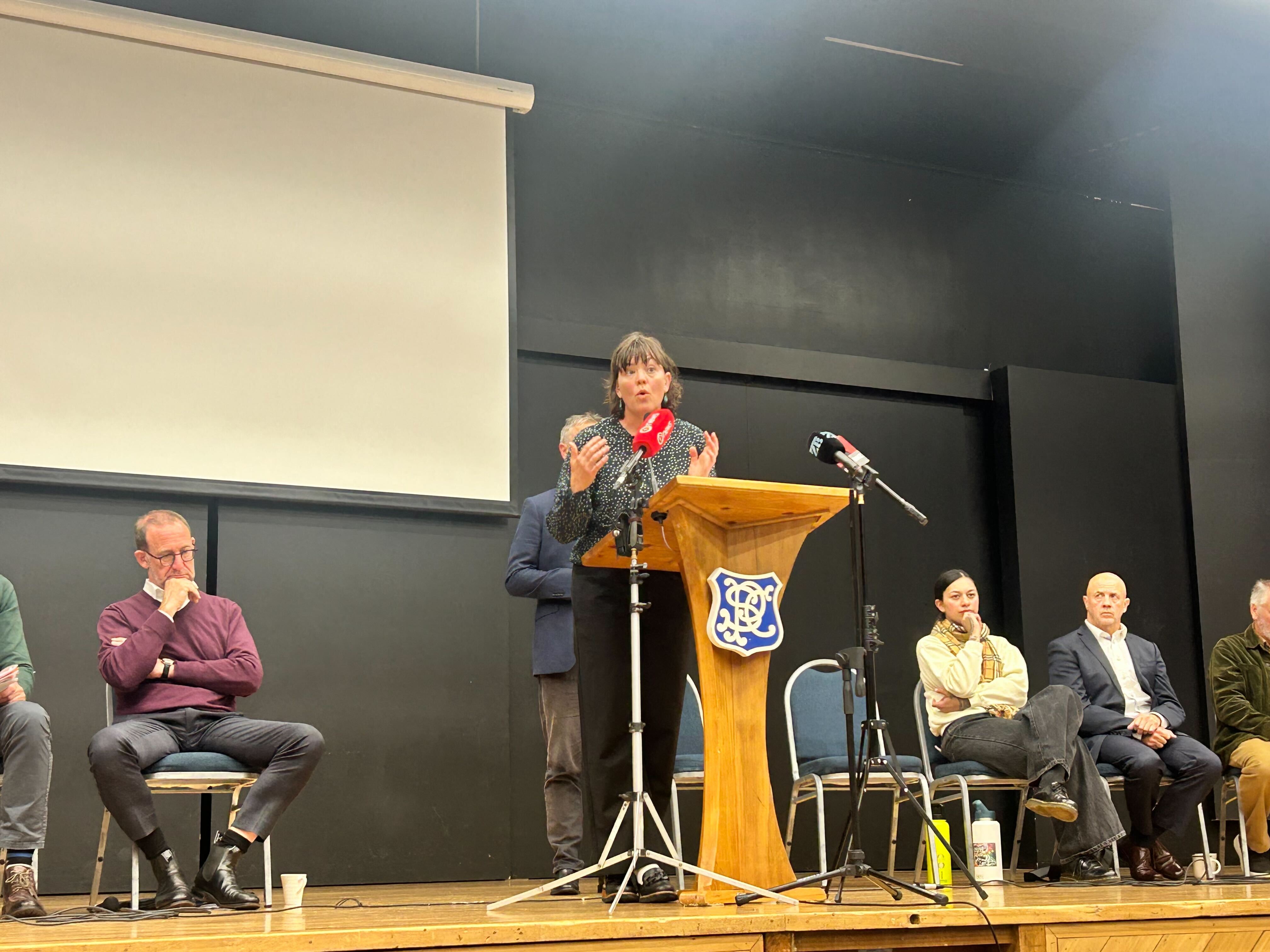 Rongotai MP Julie Anne Genter addressed a crowd of frustrated South Coast residents over the Moa Point sewage plant failure.