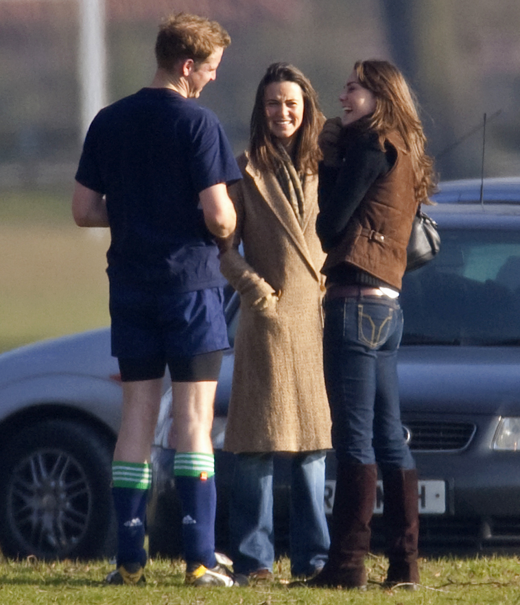 Prince William talks with Kate Middleton and her sister Pippa Middleton at Eton College on March 18, 2006 in Eton, England. Photo / Getty Images