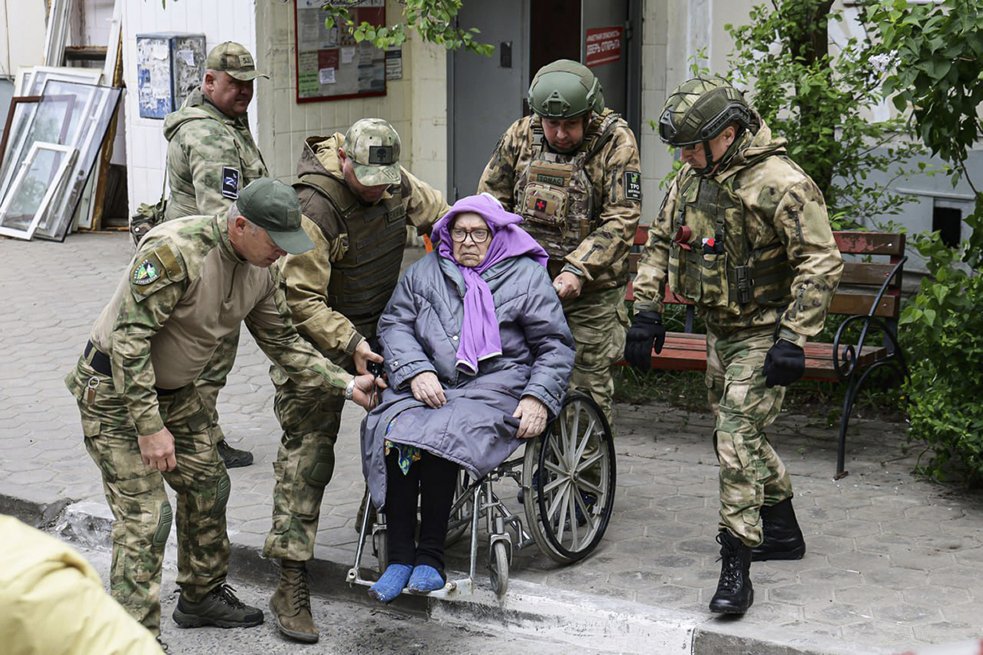 Russia's top law enforcement agency says the 10-storey block was hit by Ukrainian shelling. Photo / AP