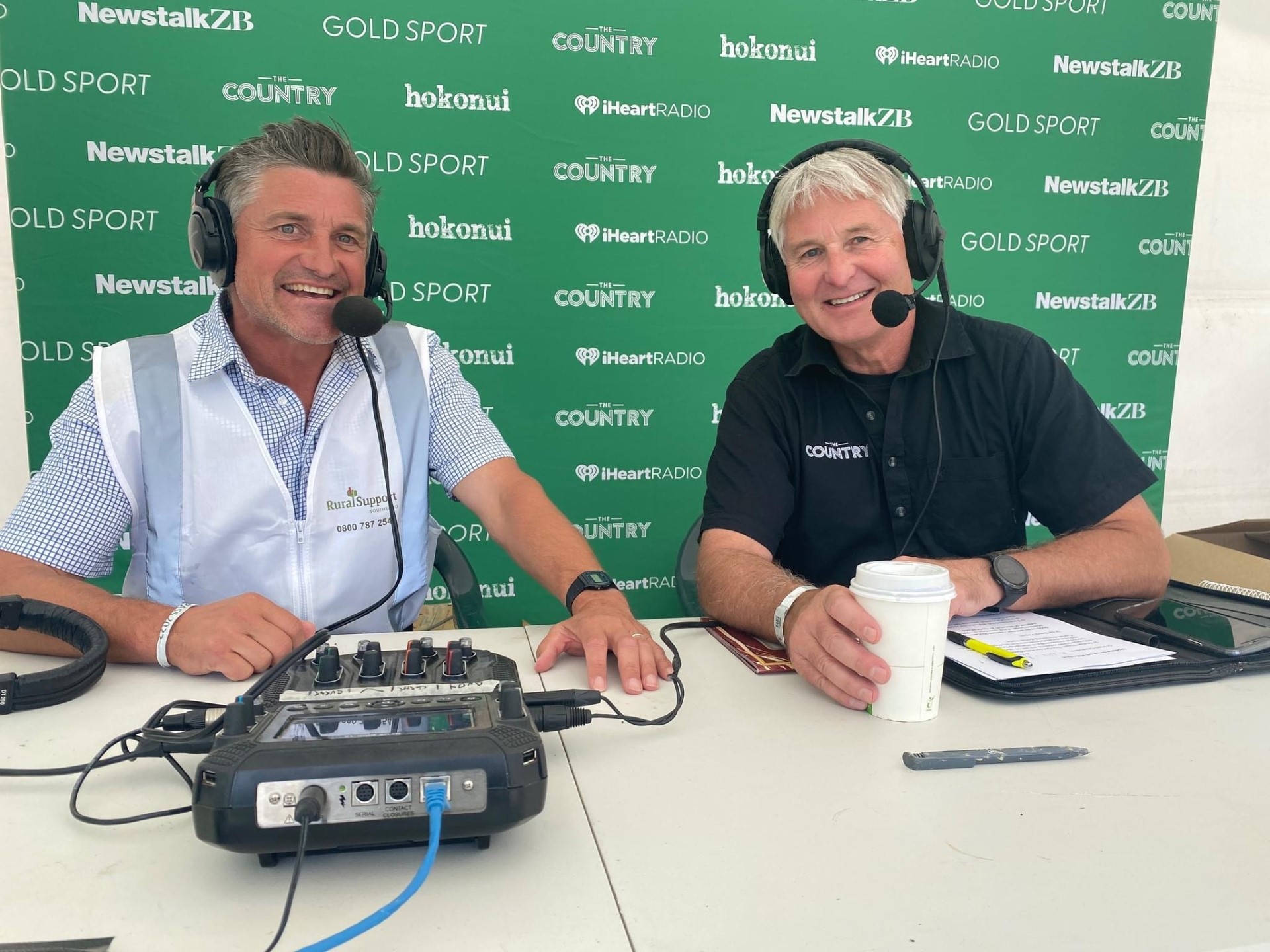 Rural Support Trust ambassador Matt Chisholm (left) catches up with The Country's Jamie Mackay at Southern Field Days. Photo / Rowena Duncum
