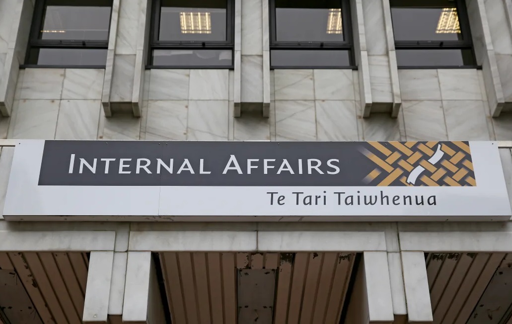 RNZ understands multiple Department of Internal Affairs deadlines have been missed after officials tried to buy an off-the-shelf system and customise it. Photo / Alexander Robertson, RNZ