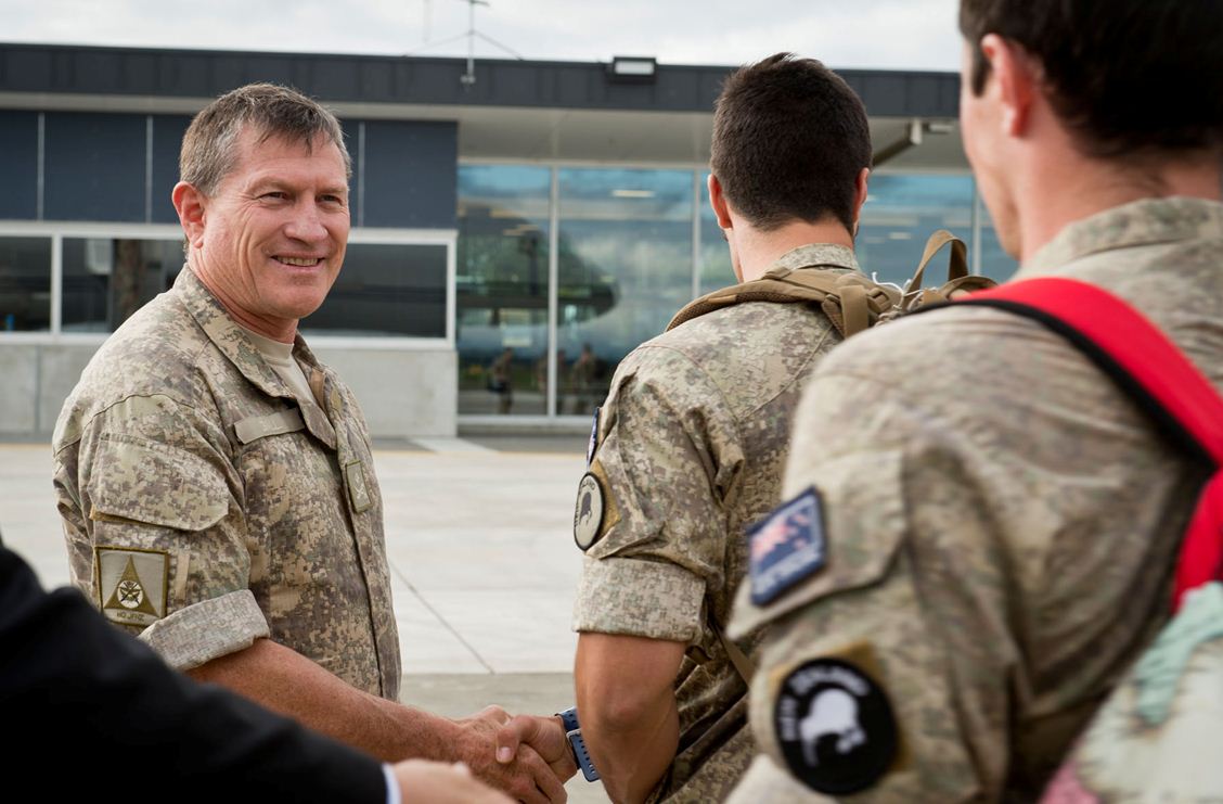 Then-Commander Joint Forces New Zealand, Major General Tim Gall, welcoming troops back to New Zealand.