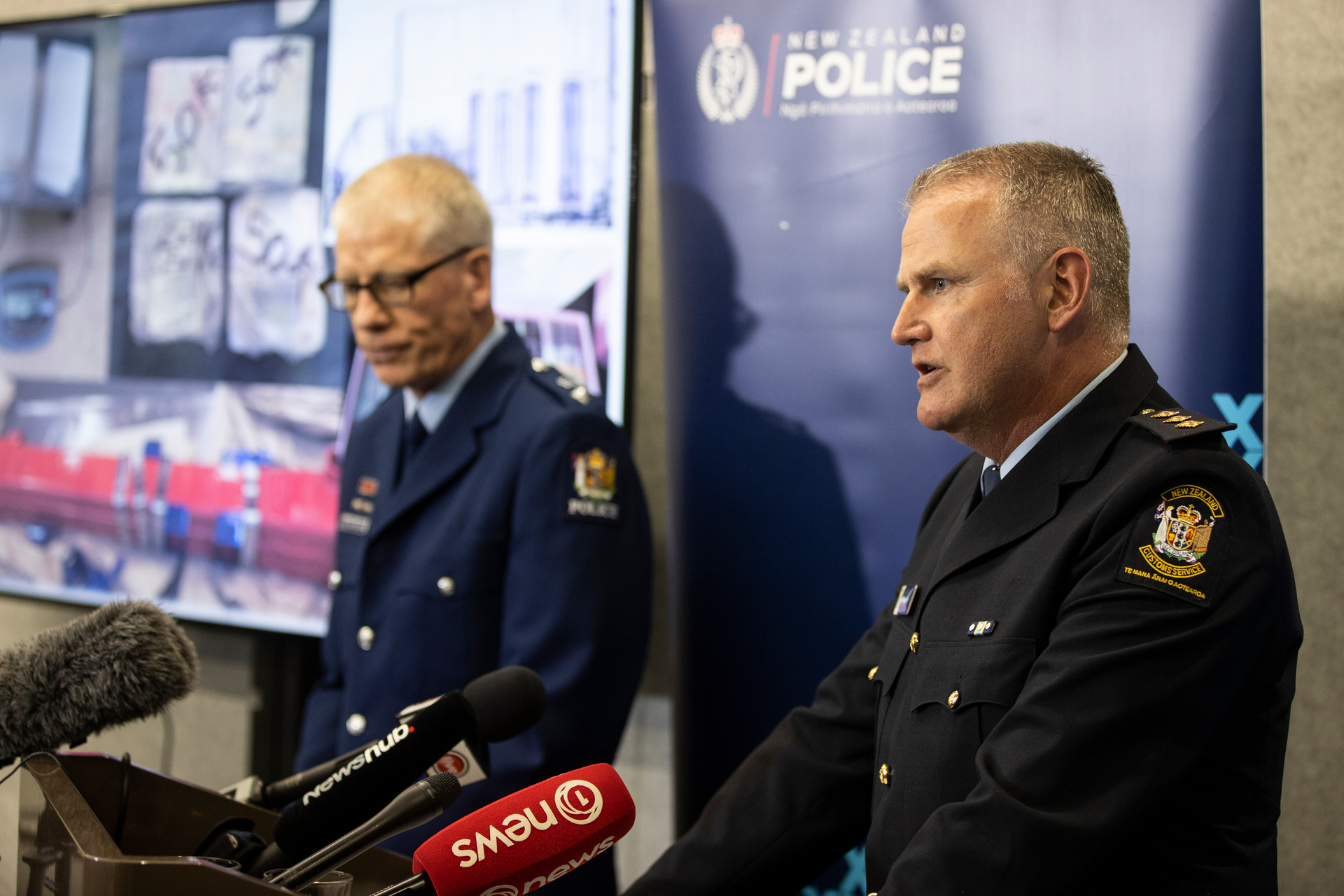 National Organised Crime Group director Detective Superintendent Greg Williams and Customs' Bruce Berry. Photo / George Heard