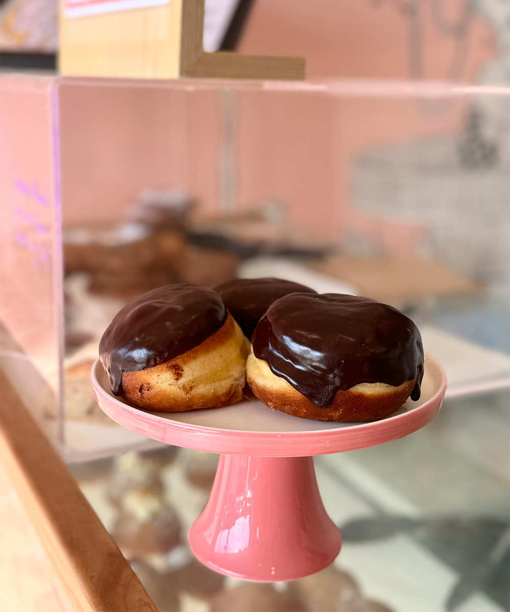 Wen & Yen's Boston cream.