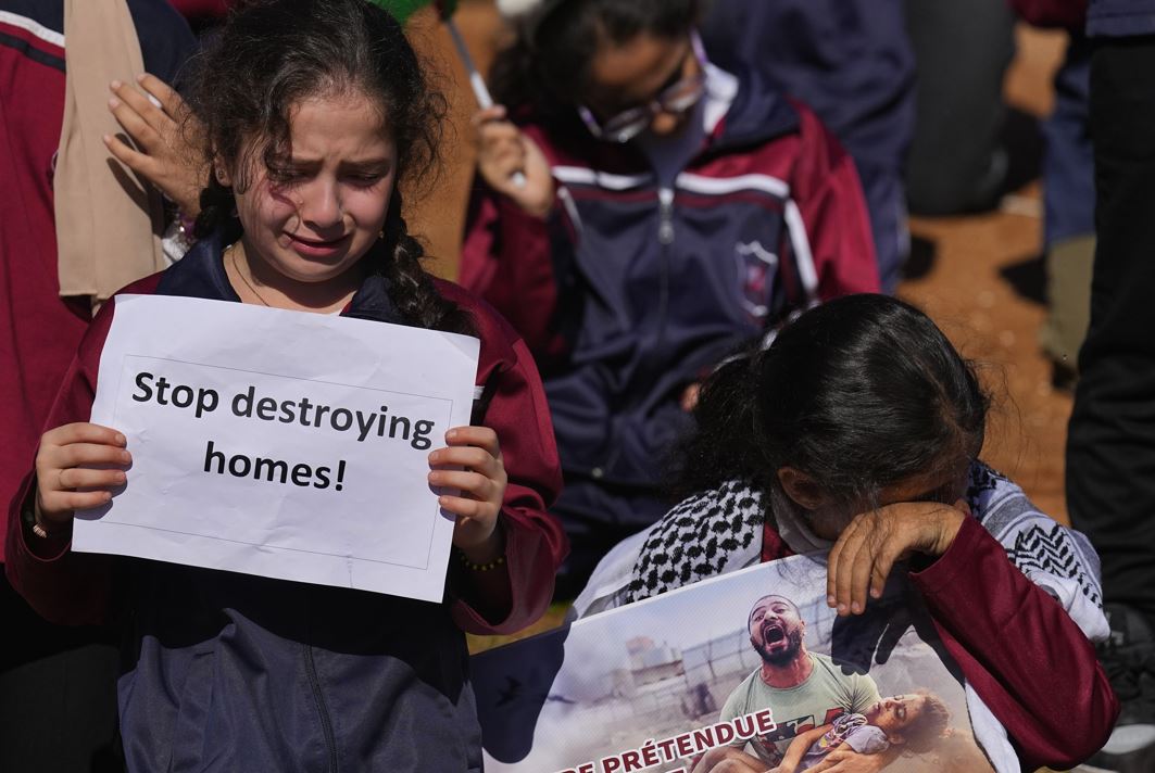 Girls weep as they hold placards during a protest against Israel's attack on the Gaza Strip, in front of the headquarters of UN Economic and Social Commission for Western Asia in Beirut, Lebanon. Photo / AP