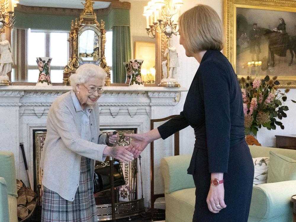 There were renewed fears for the Queen's health after a new photo of Her Majesty emerged. Photo / AP