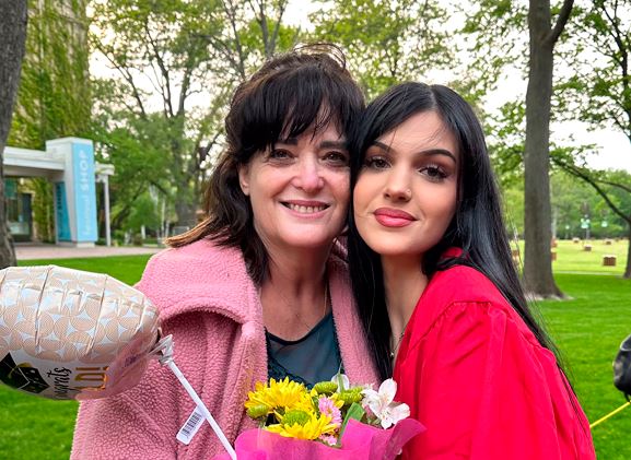 Judith Raanan, left, and her daughter Natalie. Photo / AP