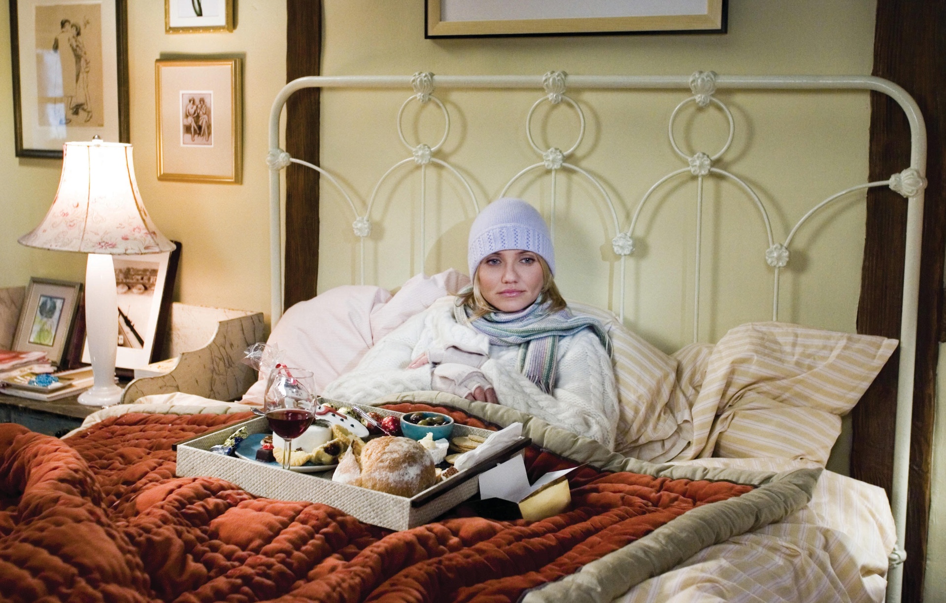 The rustic cottage where Cameron Diaz stays in The Holiday isn't real, according to her co-star Jude Law. 