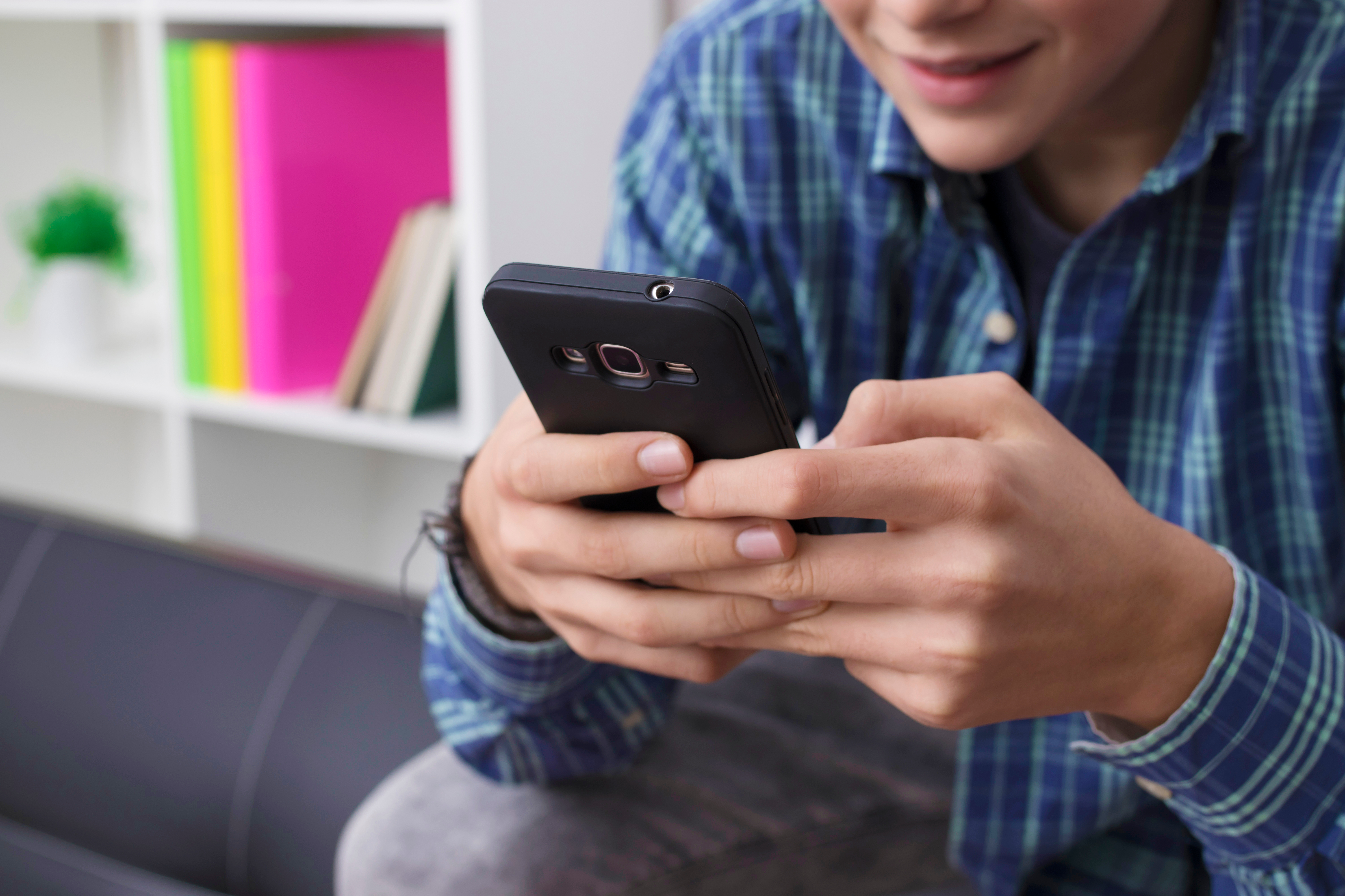 Experts say there is “mounting evidence” that digital spaces are filled with “harmful commodity marketing” that reaches young people in NZ. Photo / 123RF