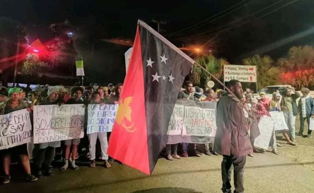 Students from the University of Goroka stage an early-morning protest against the signing of the PNG-US defence agreement.