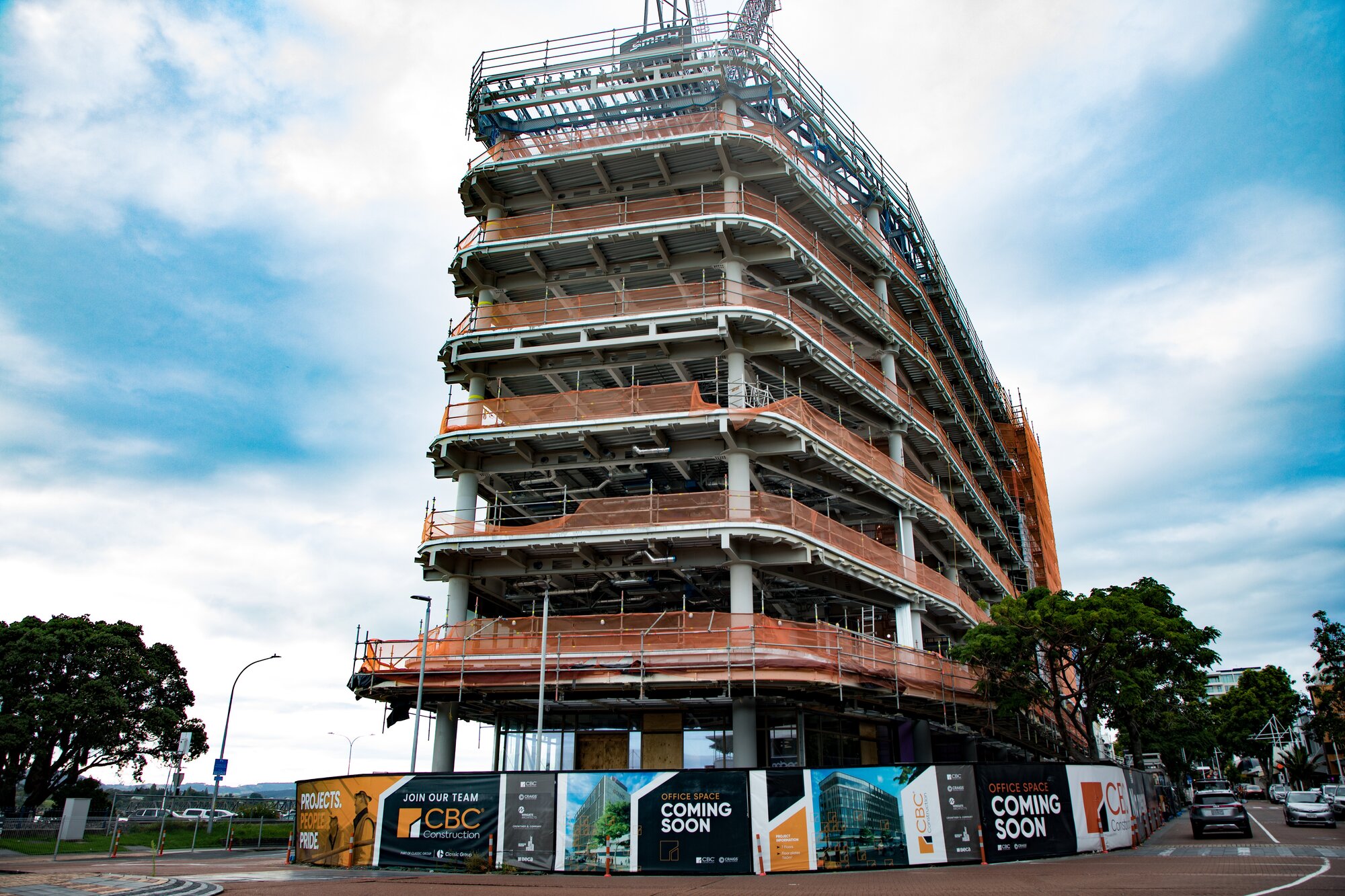 A seven-storey office building at 2 Devonport Rd in Tauranga is under construction and is planned to be finished by the end of the year. Photo / Jo Jones