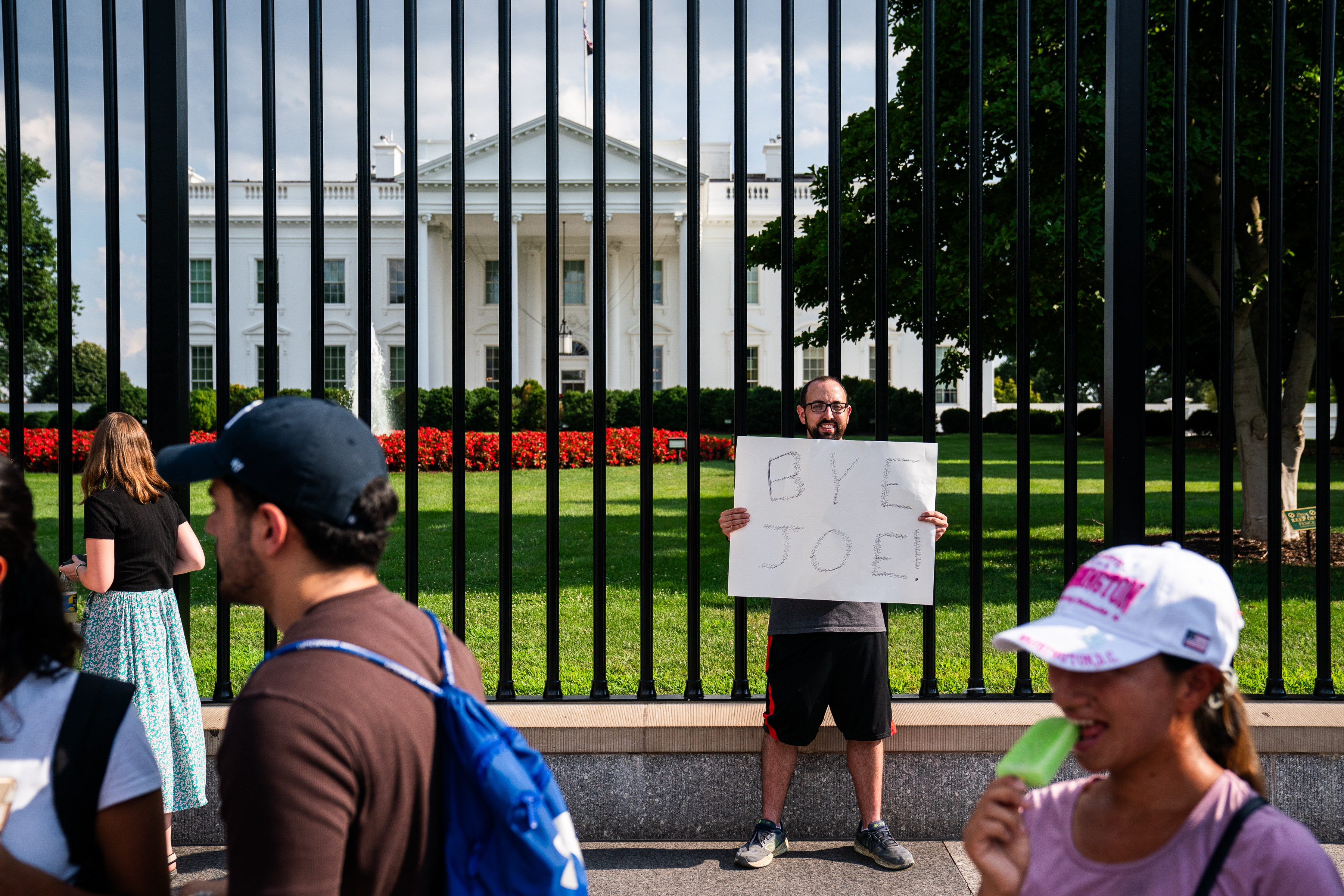 Michael Wille holds a sign outside of the White House on July 21. Photo / Demetrius Freeman, the Washington Post