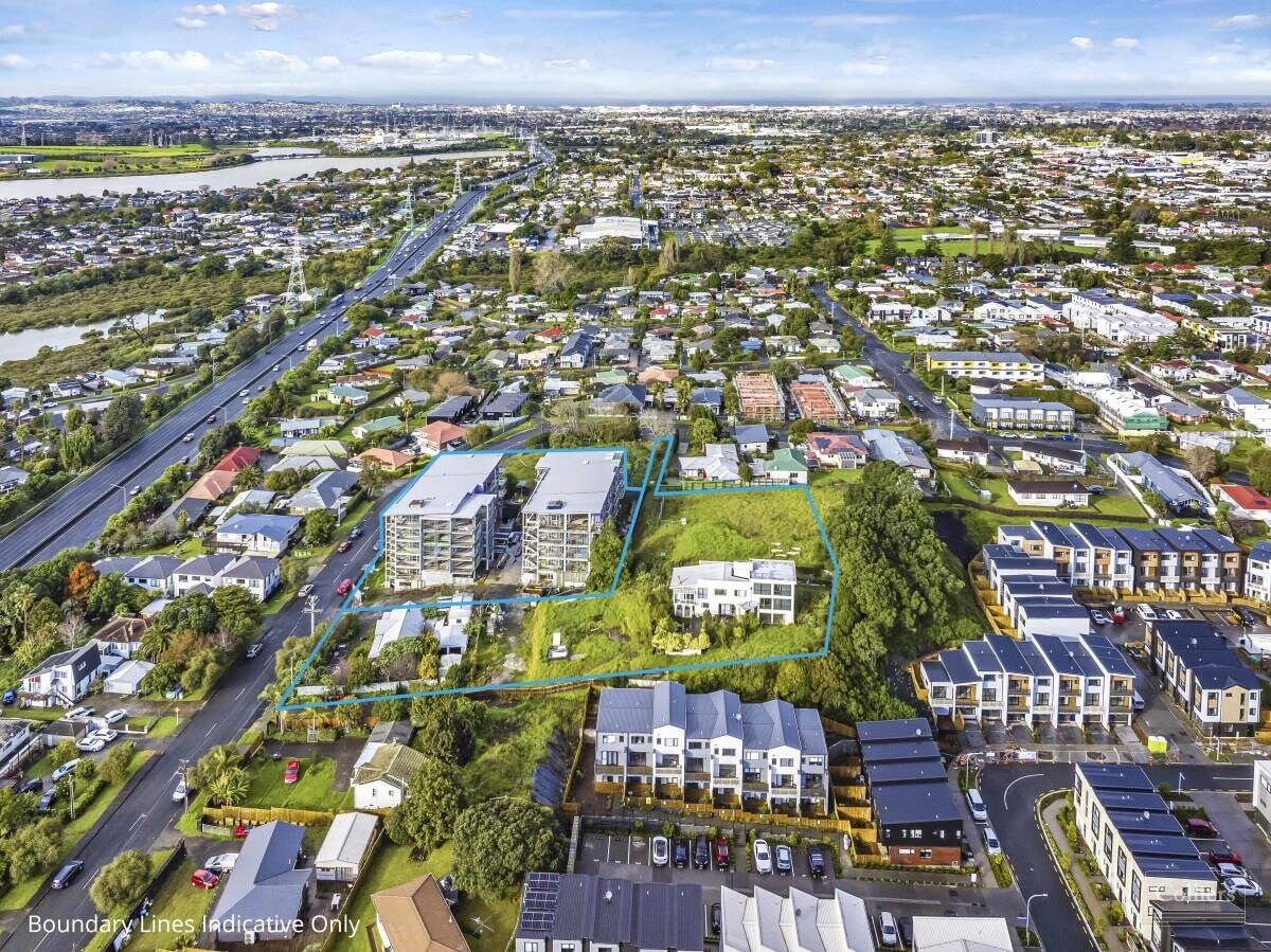 Long abandoned site of The Verge apartments which a Du Val entity owns, hence in PwC hands. The property is outlined in blue. Photo / Colliers