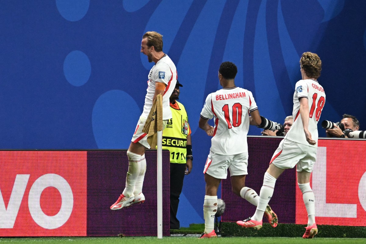 England's Harry Kane celebrates with teammates Jude Bellingham and Anthony Gordon after scoring against DR Congo.Photo / AFP