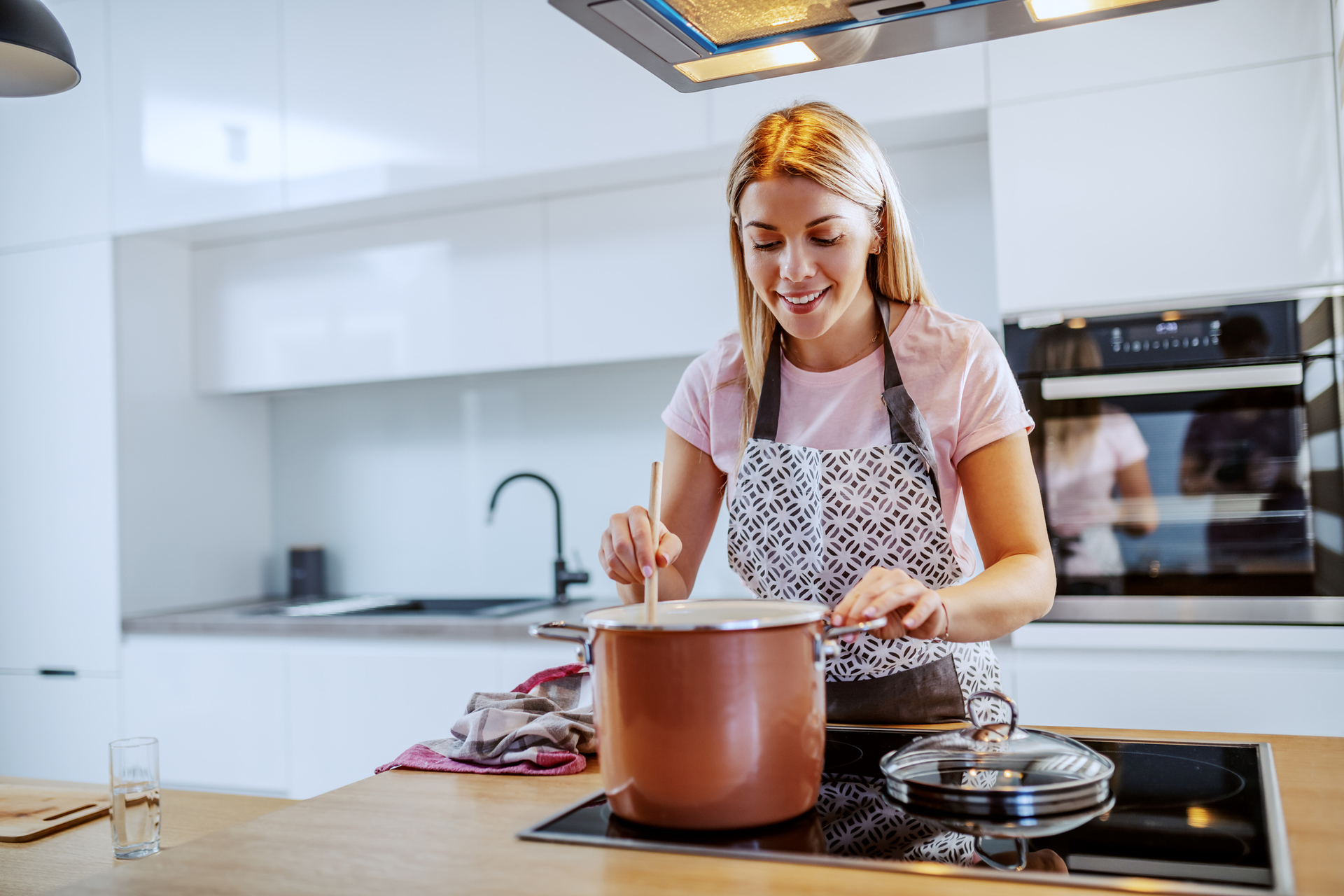 Millennial men want their wives to carry the majority of the burden when it comes to household tasks and childcare, research has revealed. Photo / Getty Images