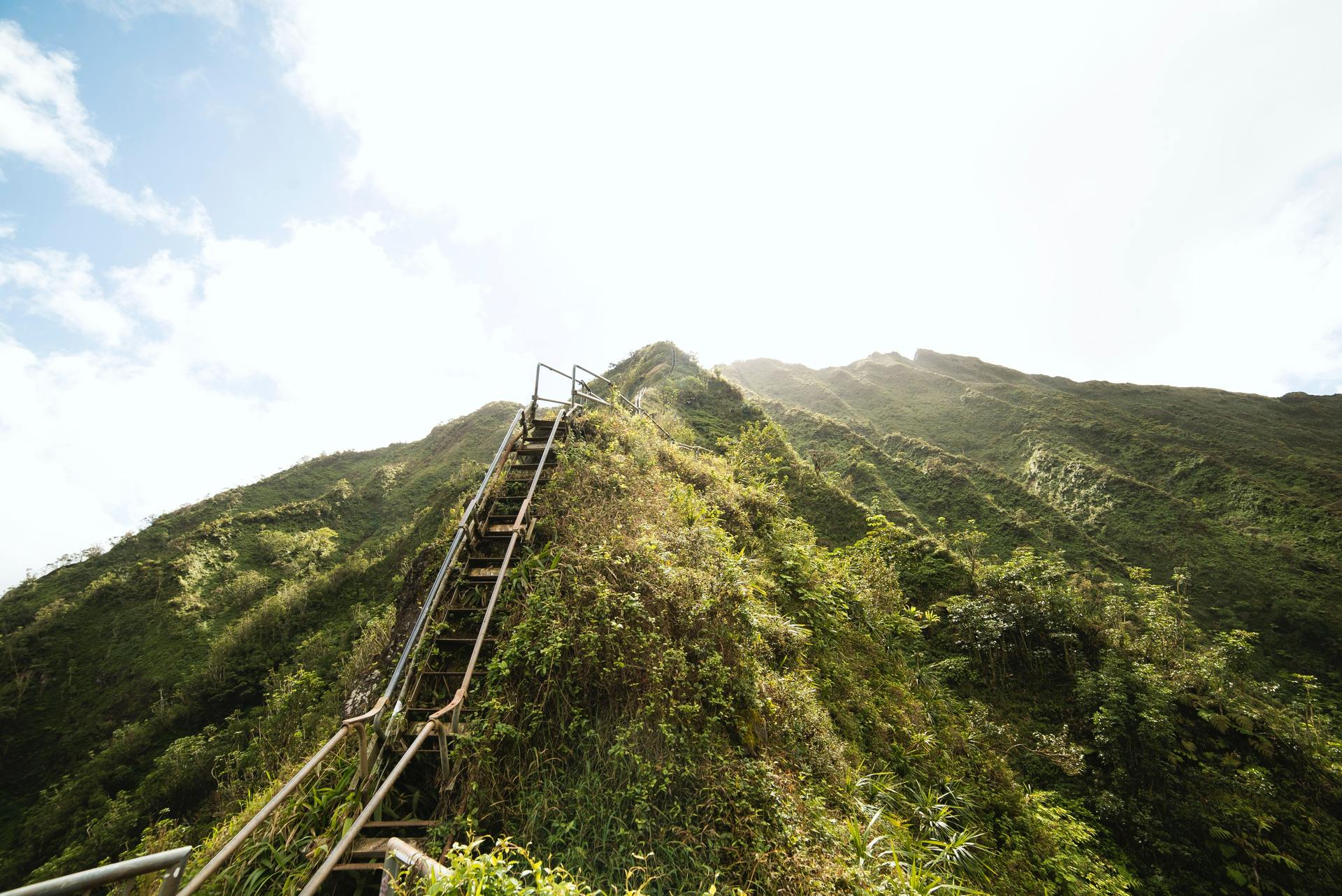 Stairway to Heaven Hike in Hawaii // Haiku Stairs (2023) 
