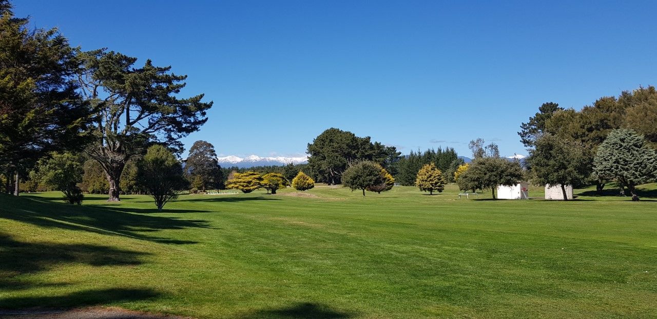 The Moutere Links course near Levin with the snow-capped Tararua Range as a backdrop. 