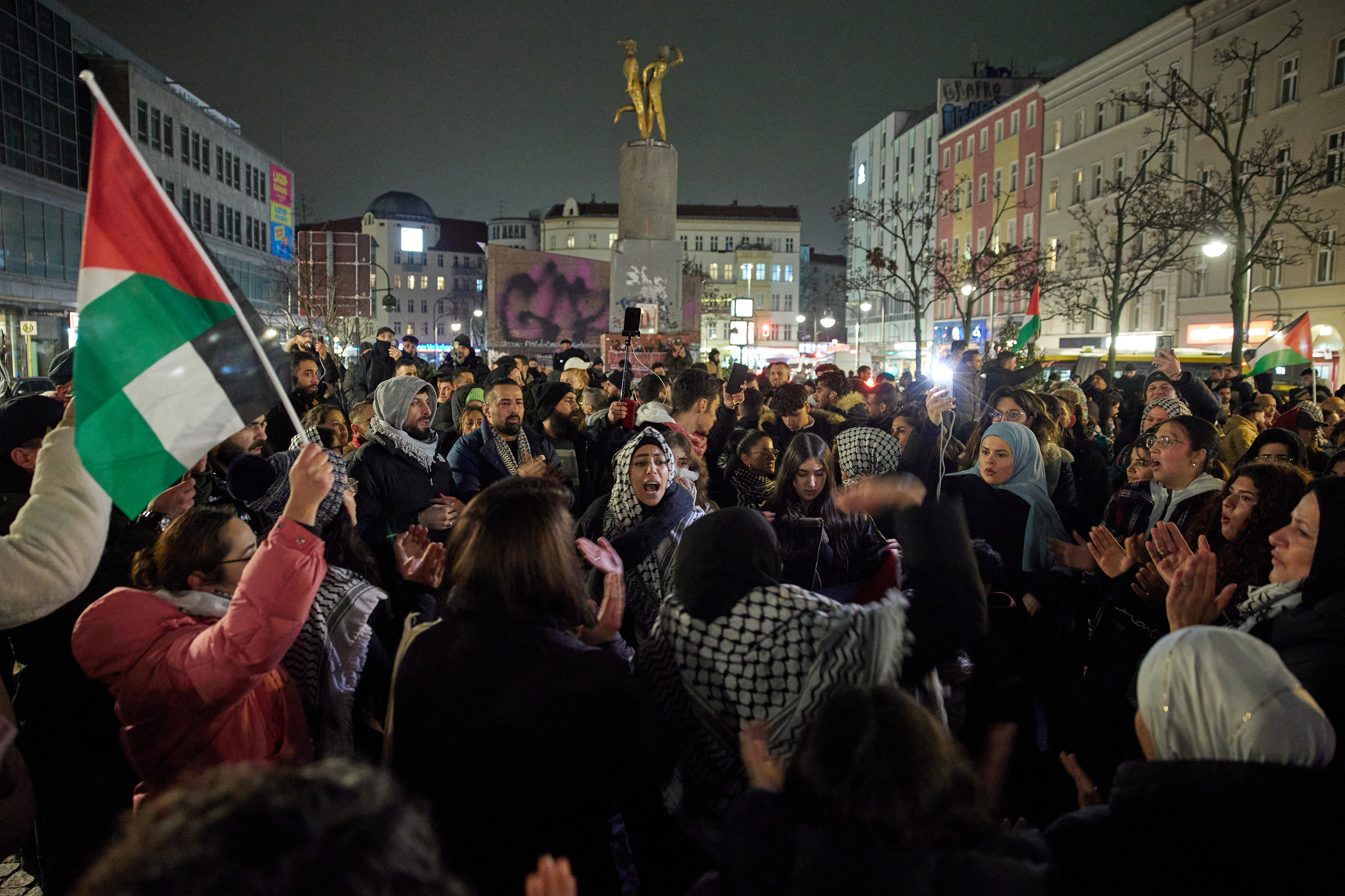 Numerous people celebrated the agreed ceasefire between Israel and Hamas on Hermannplatz in Germany. Photo / AFP