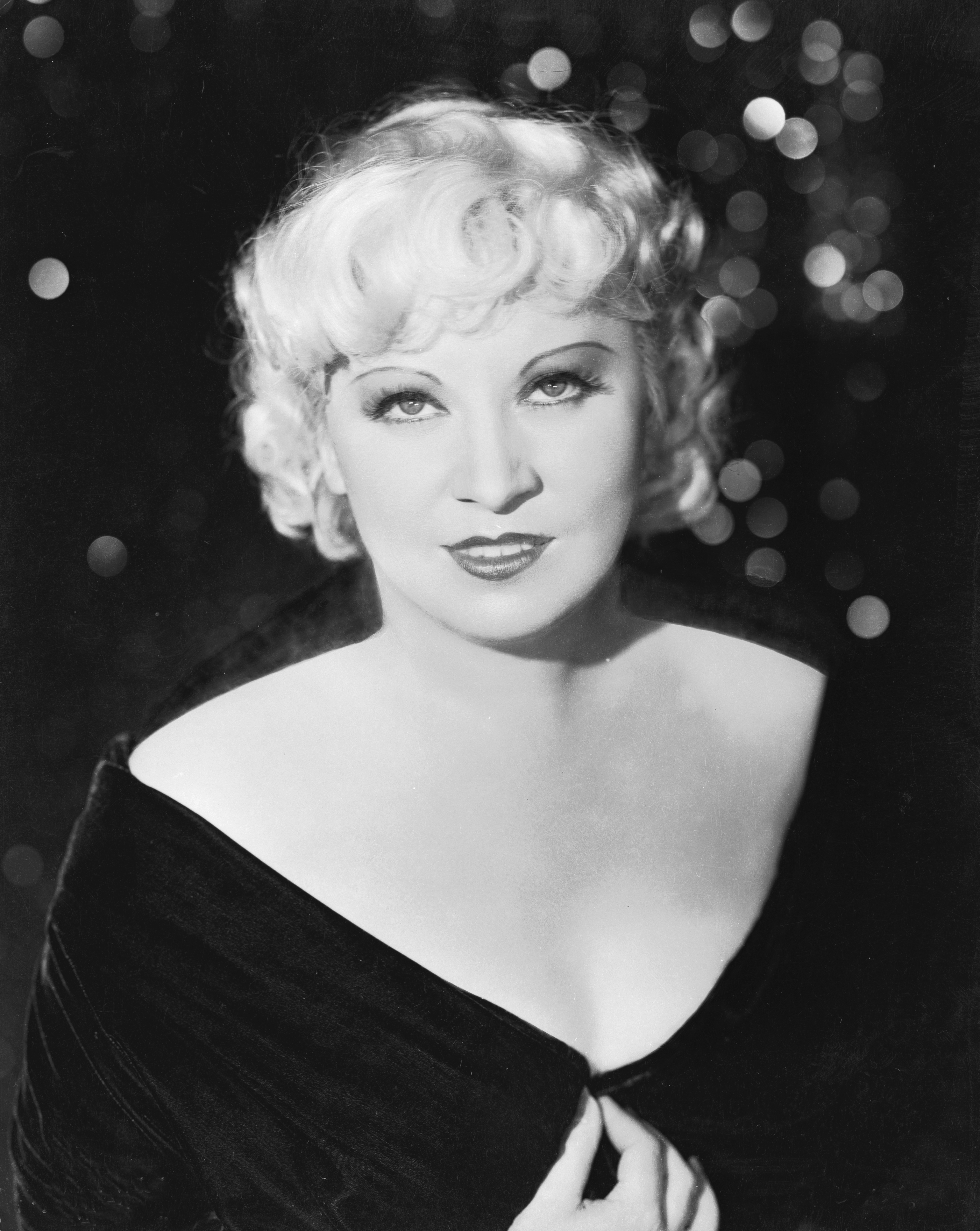 Mae West helped popularize pencil-thin eyebrows. Photo / Getty Images