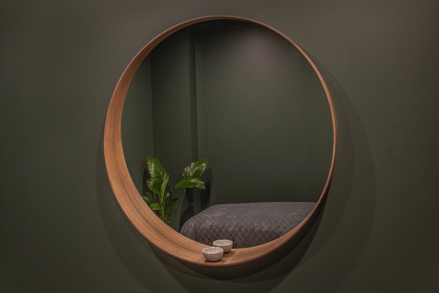 The earthy rooms at Skin Ritual house big mirrors, dim lights and relaxing music.