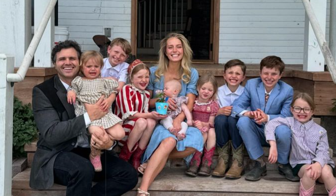 An article positioned Neeleman as someone coerced into giving up a career in ballet to raise eight kids as a homemaker. Photo / Instagram, @ballerinafarm