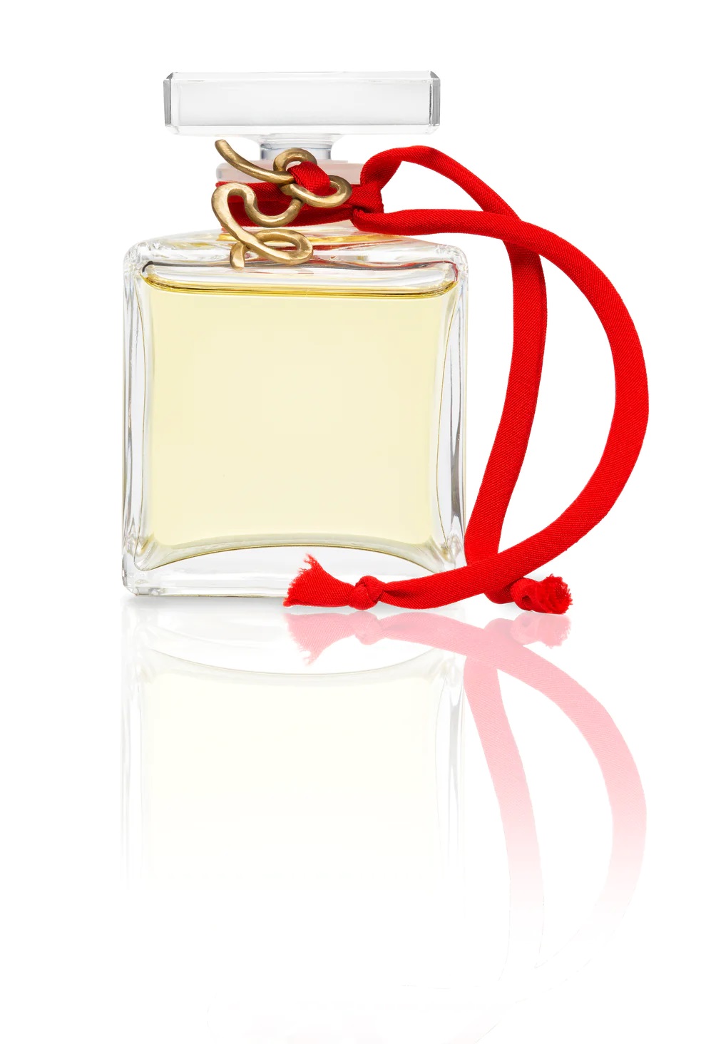 Gloria's extrait de parfum is a sweet and spicy scent. 