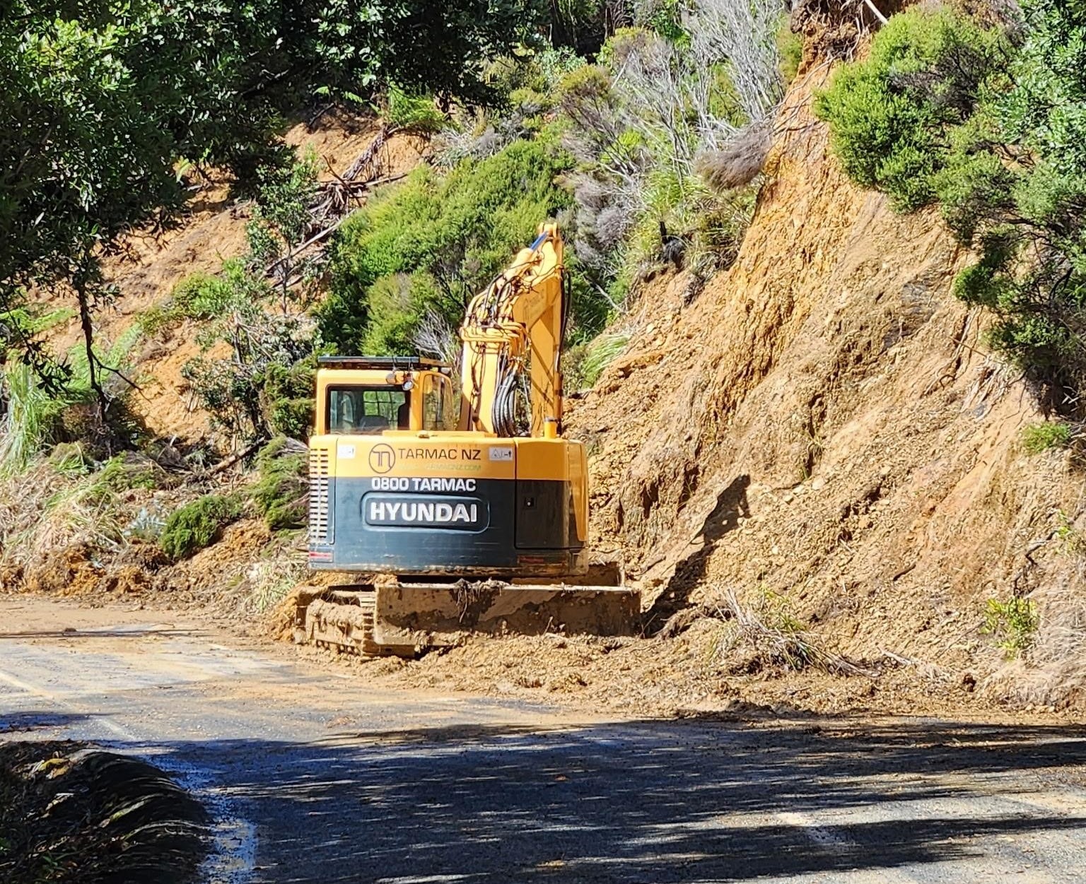 Road crews work to clear slips from Rāwhiti Rd between Elliots Bay and Ngaiotonga.