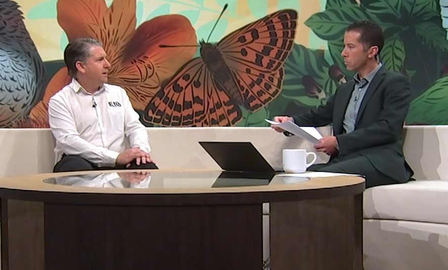 TVNZ Breakfast host Chris Chang (right) interviews E tu union director Michael Wood.