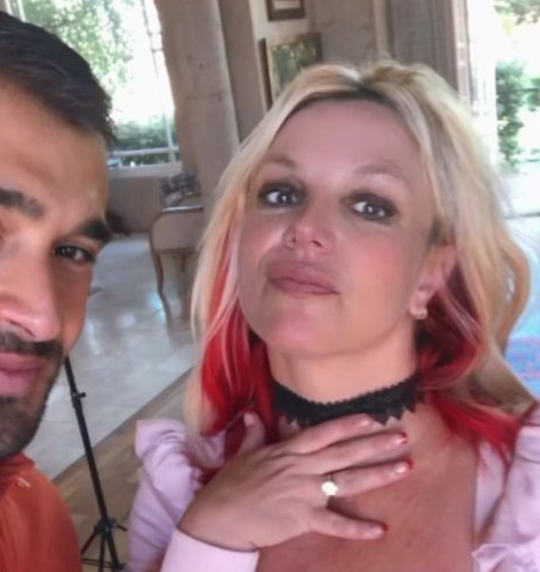 Britney Spears with her engagement ring. Photo / Britney Spears via Instagram