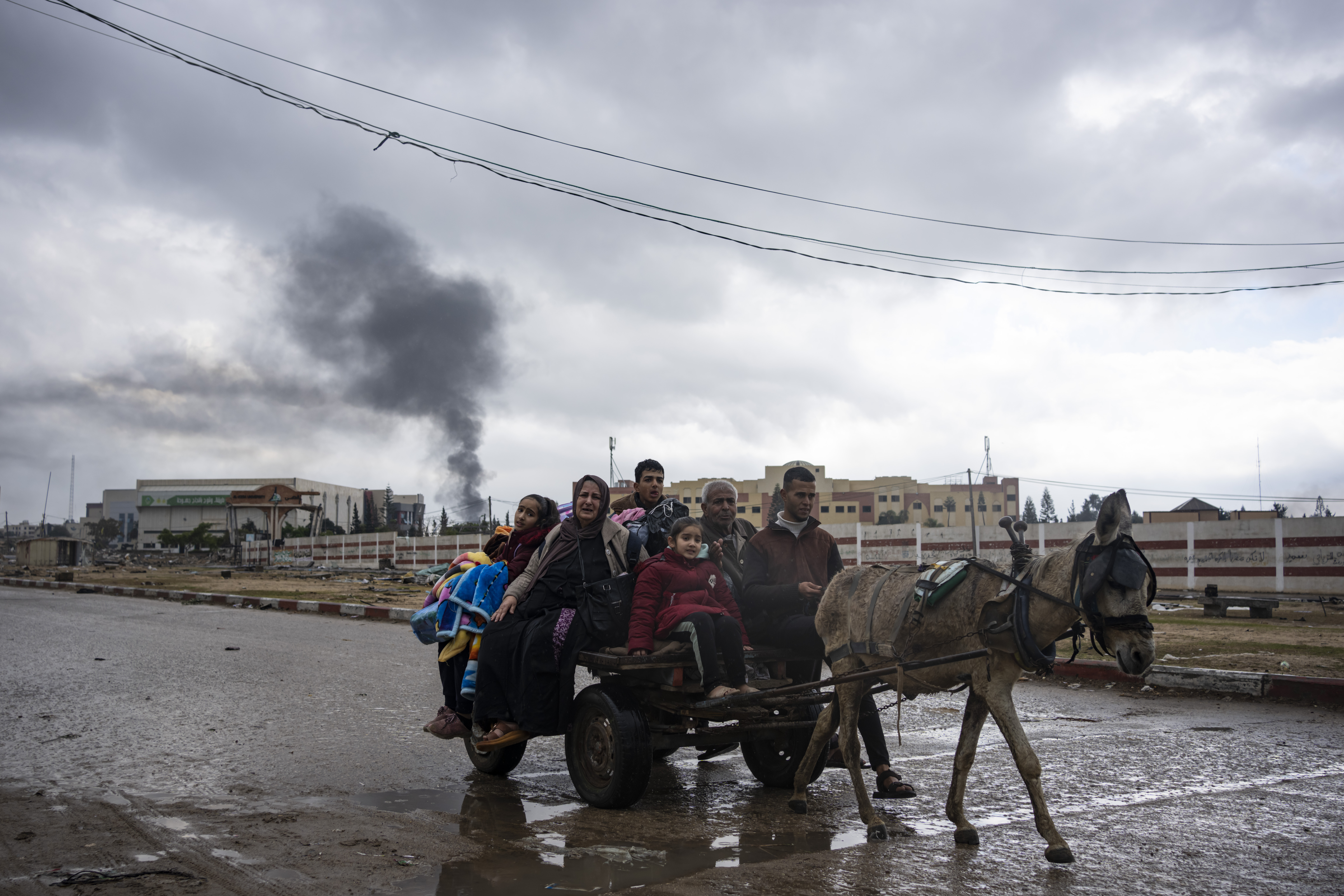 Palestinians arrive in the southern Gaza town of Rafah after fleeing an Israeli ground and air offensive in the nearby city of Khan Younis. Photo / AP