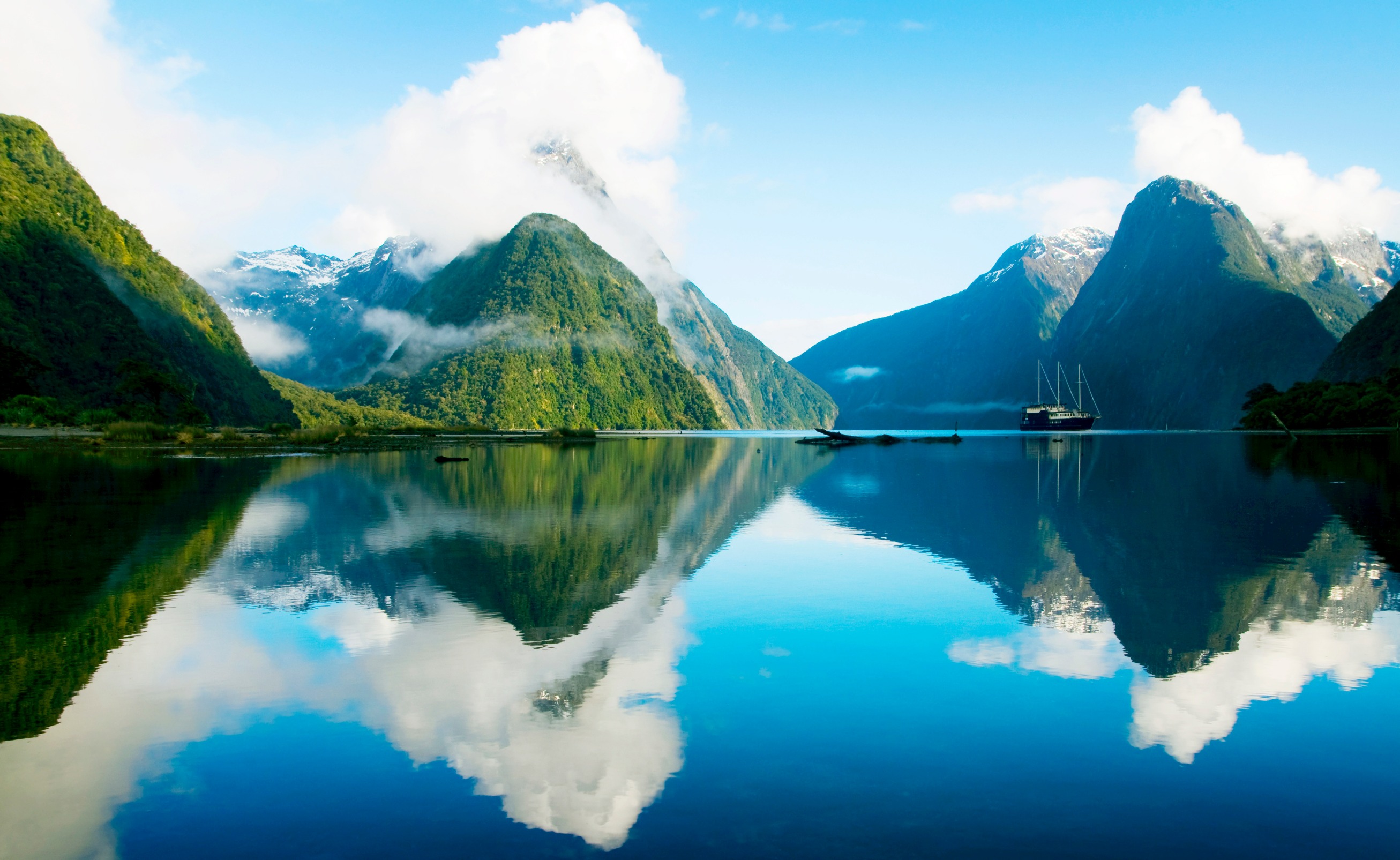 New Zealand is home to Milford Sound, Fiordland National Park, often referred to as the Eighth Wonder of the World. Photo /123rf