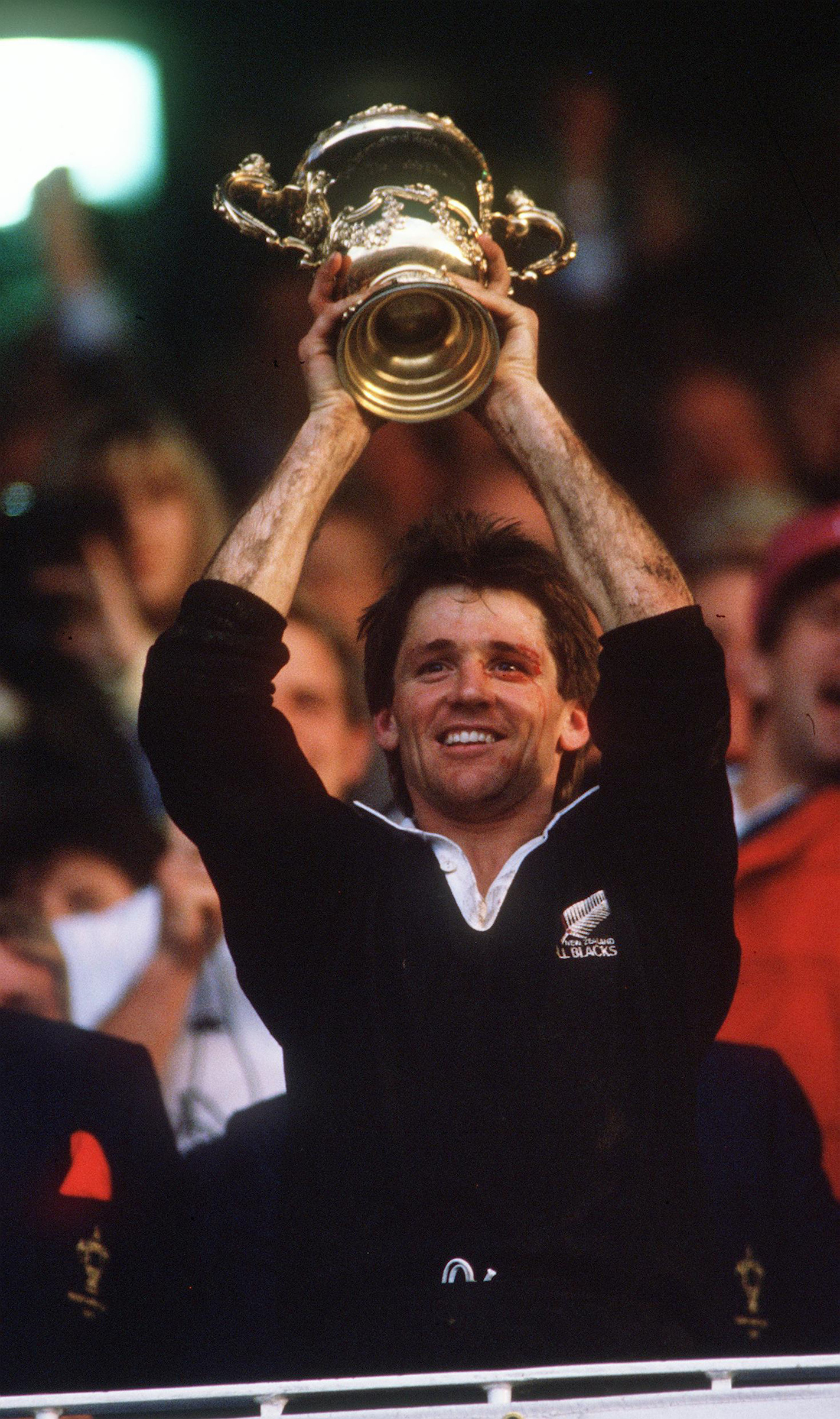 David Kirk lifts the Webb Ellis Cup following the 1987 World Cup. Photo / Photosport