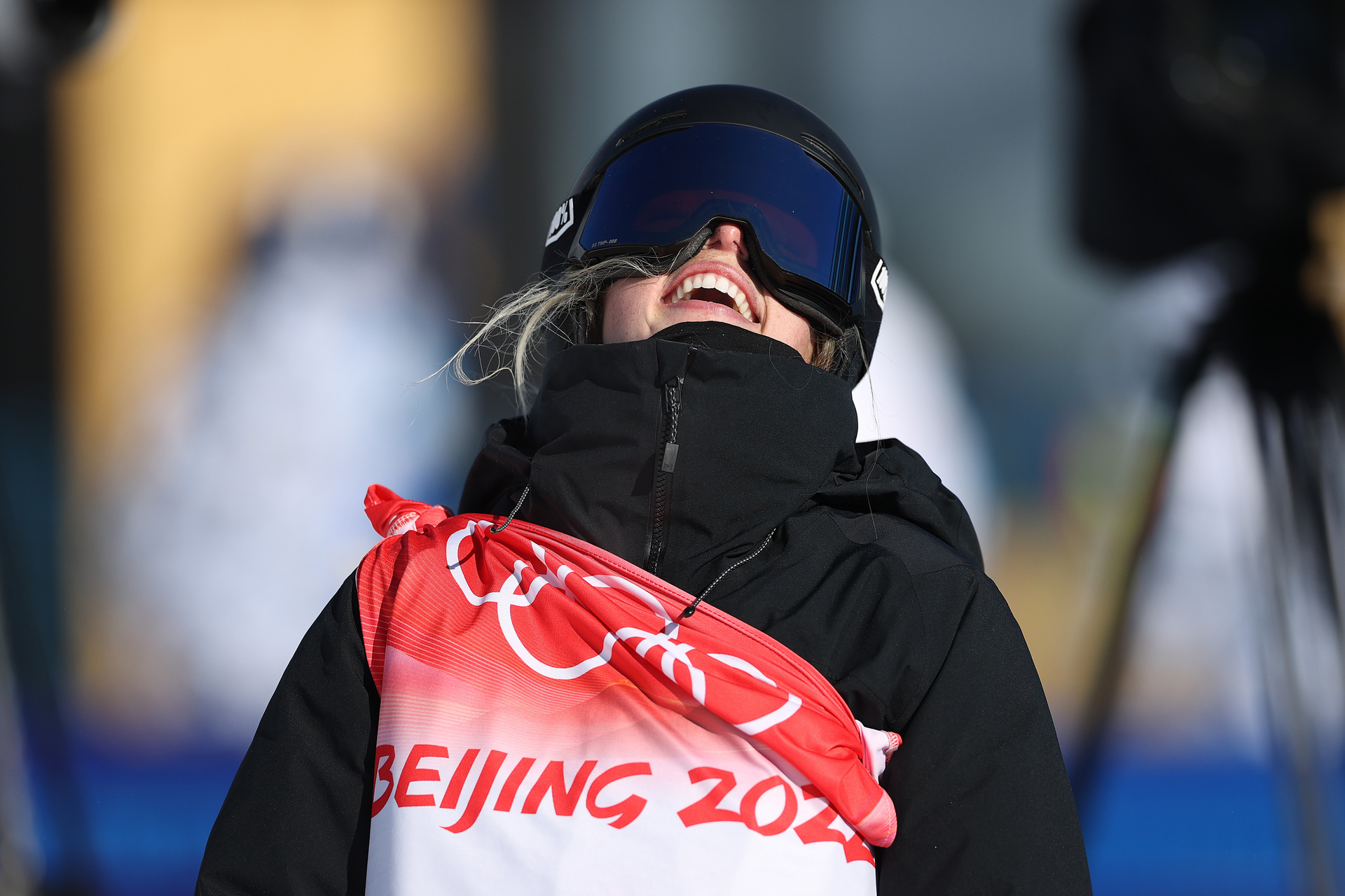 Beijing Winter Olympics 2022 Zoi Sadowski-Synnotts hilarious reaction to winning gold in snowboard slopestyle