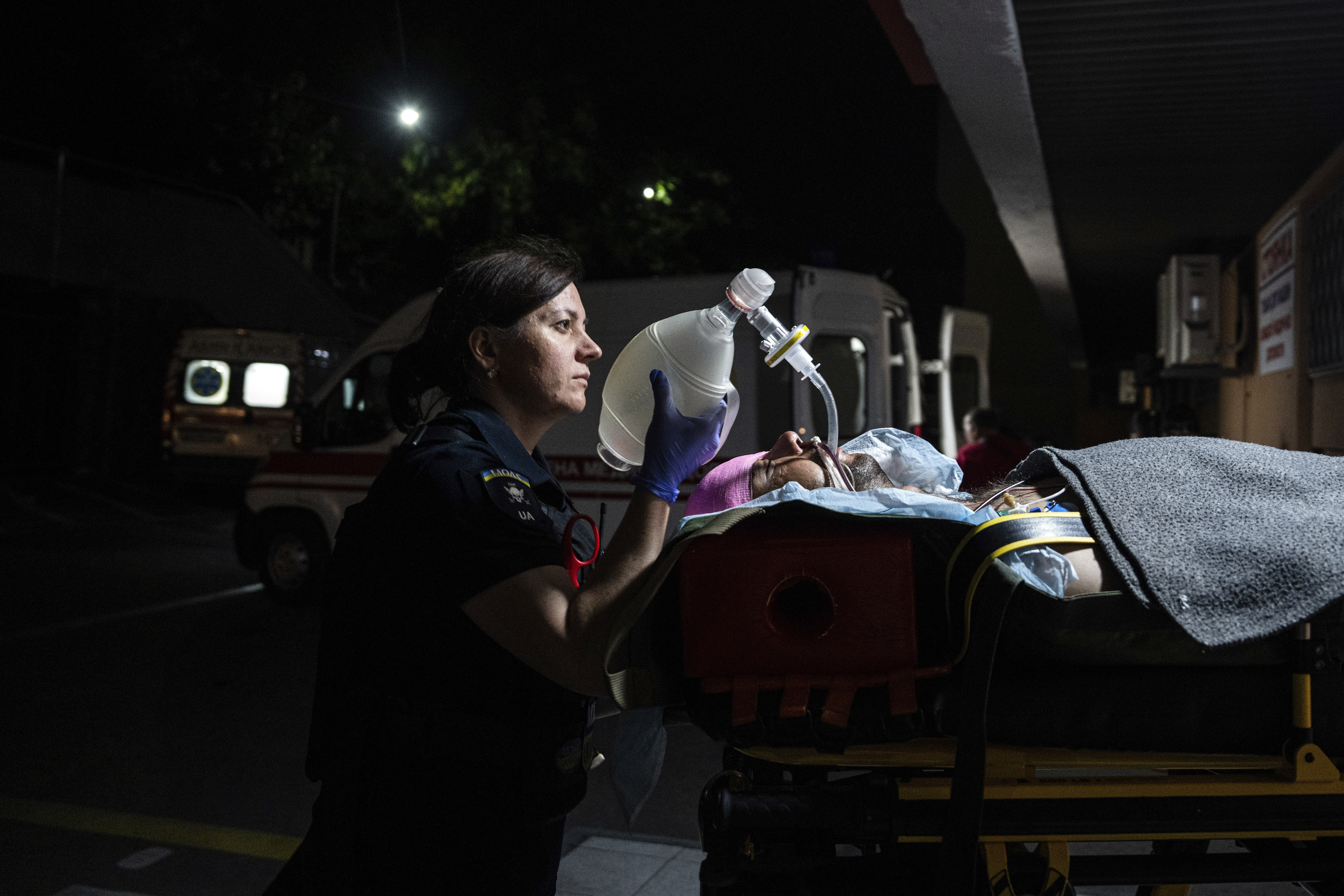 A paramedic transports a seriously wounded Ukrainian serviceman on a stretcher into Mechnikov Hospital in Dnipro, Ukraine. Photo / AP