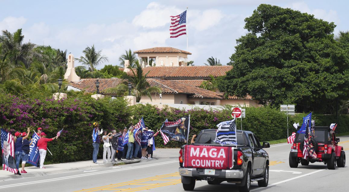 Supporters of former US president Donald Trump gather along Southern Boulevard outside Mar-a-Lago in Palm Beach, Florida. Photo / AP