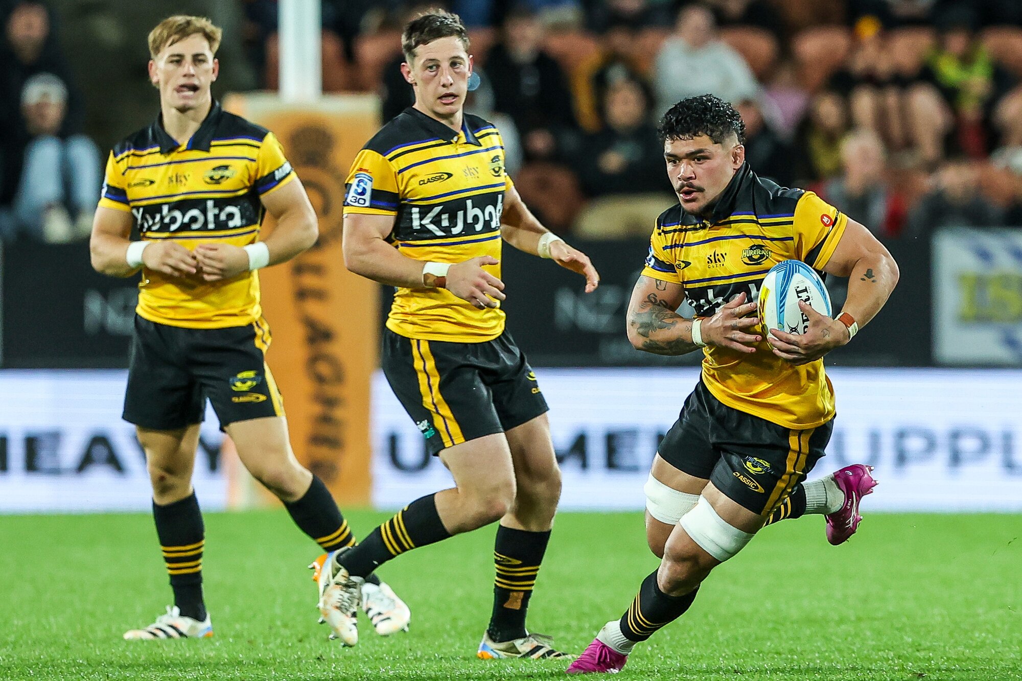Hurricanes flanker Du’Plessis Kirifi runs with the ball against the Chiefs in Hamilton. Photo / Photosport
